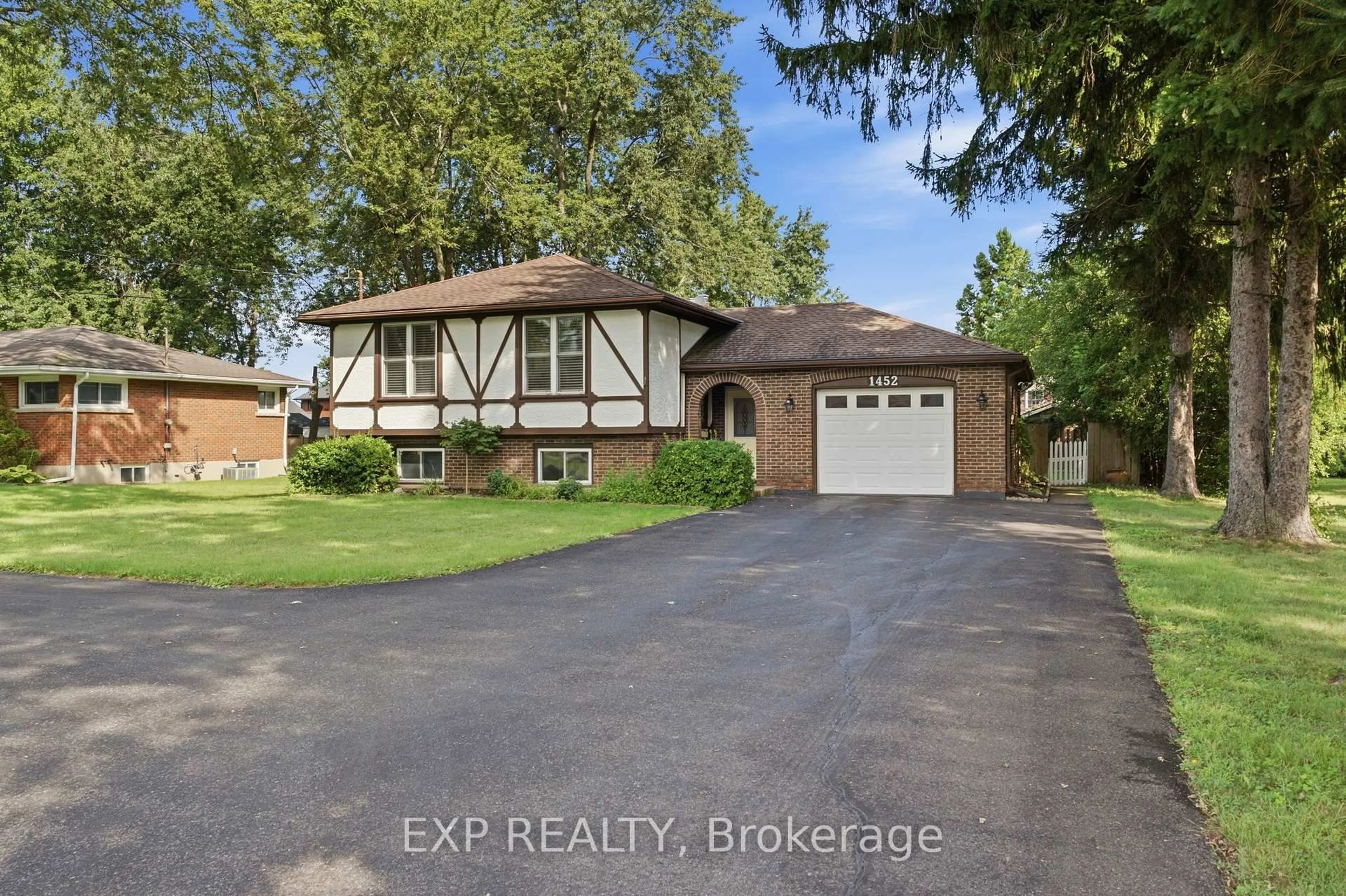 Home with brick exterior material, street for 1452 Garrison Rd, Fort Erie Ontario L2A 1P6