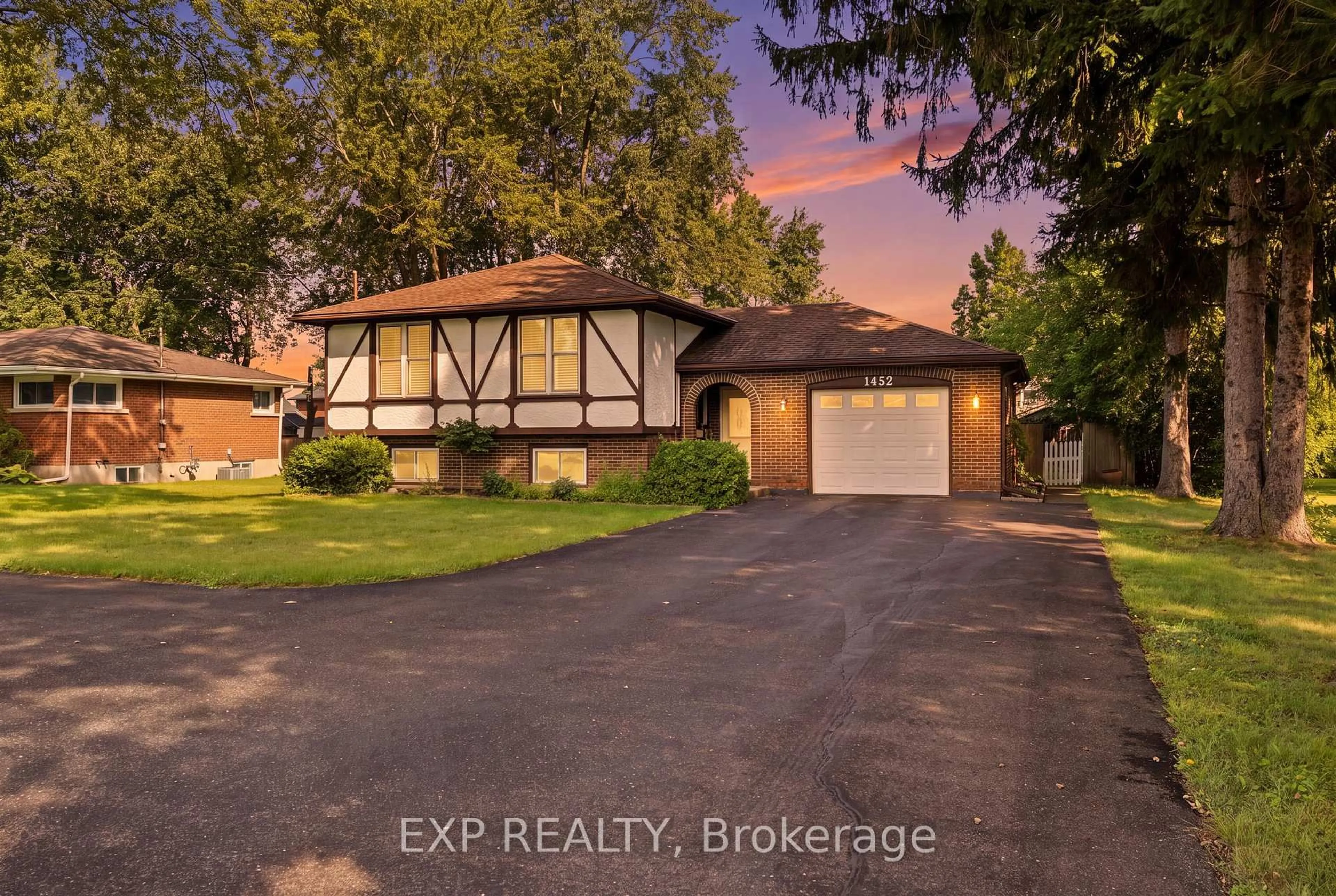 A pic from outside/outdoor area/front of a property/back of a property/a pic from drone, street for 1452 Garrison Rd, Fort Erie Ontario L2A 1P6