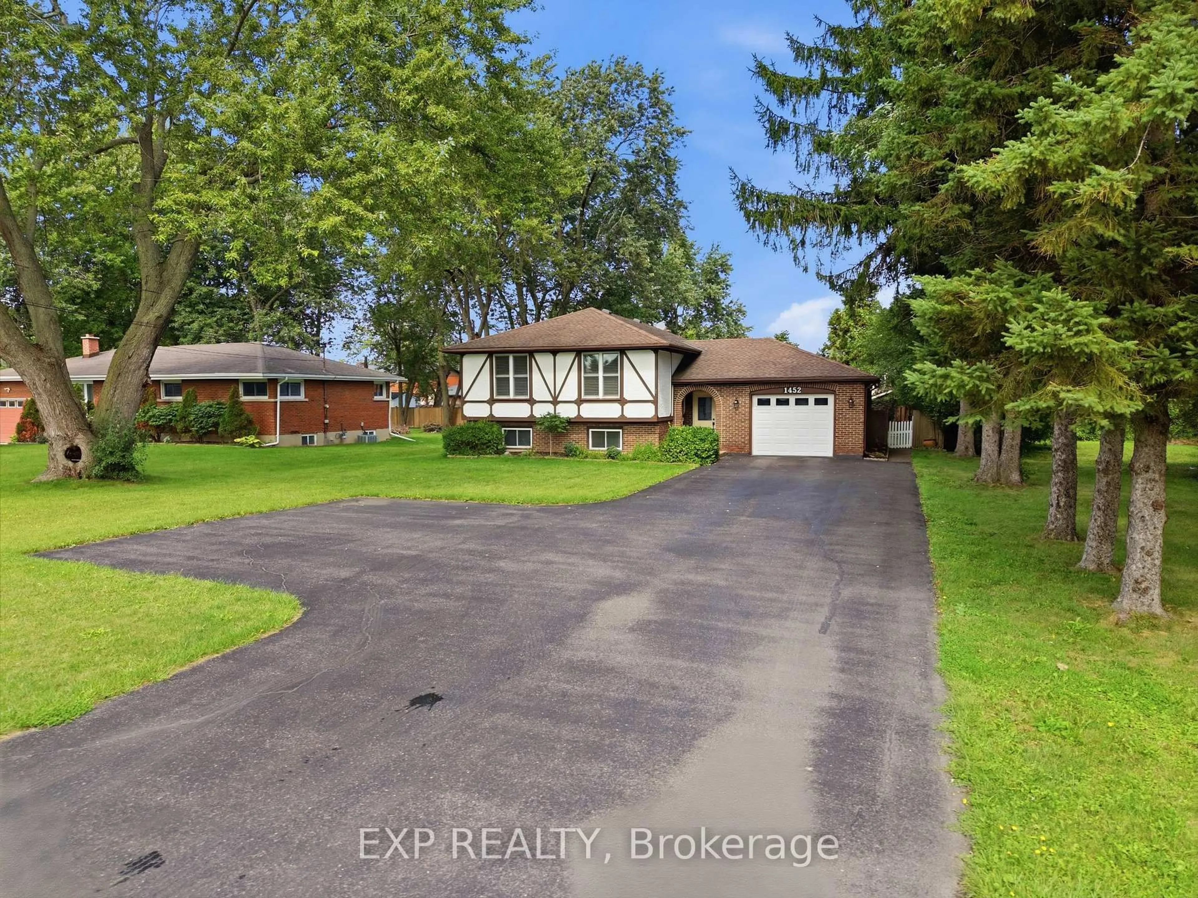 A pic from outside/outdoor area/front of a property/back of a property/a pic from drone, street for 1452 Garrison Rd, Fort Erie Ontario L2A 1P6
