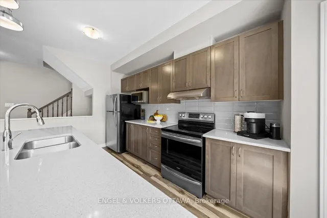 508 Hyssop St, Ottawa 3