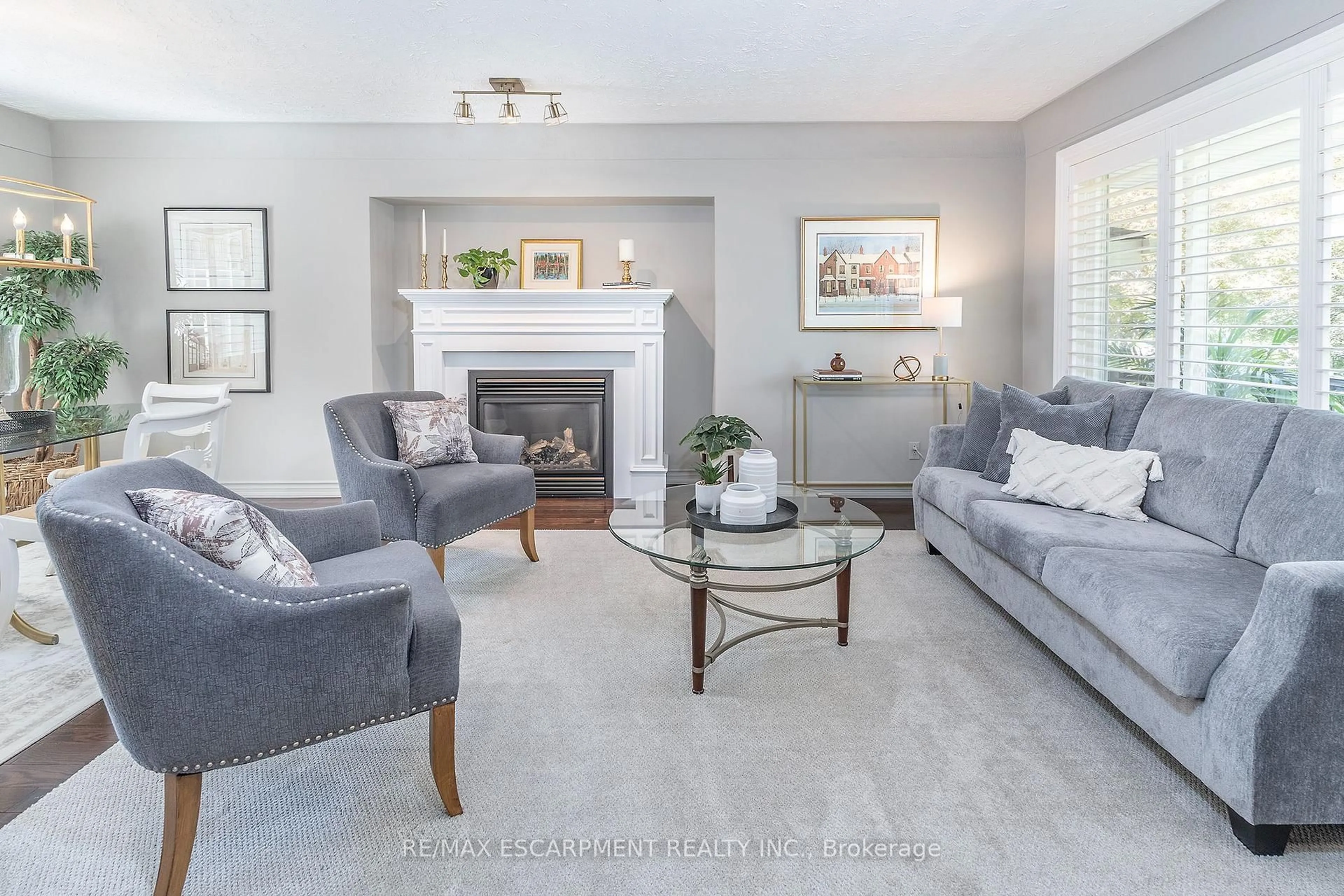 Living room with furniture, unknown for 66 Garden Ave, Hamilton Ontario L9G 2J5