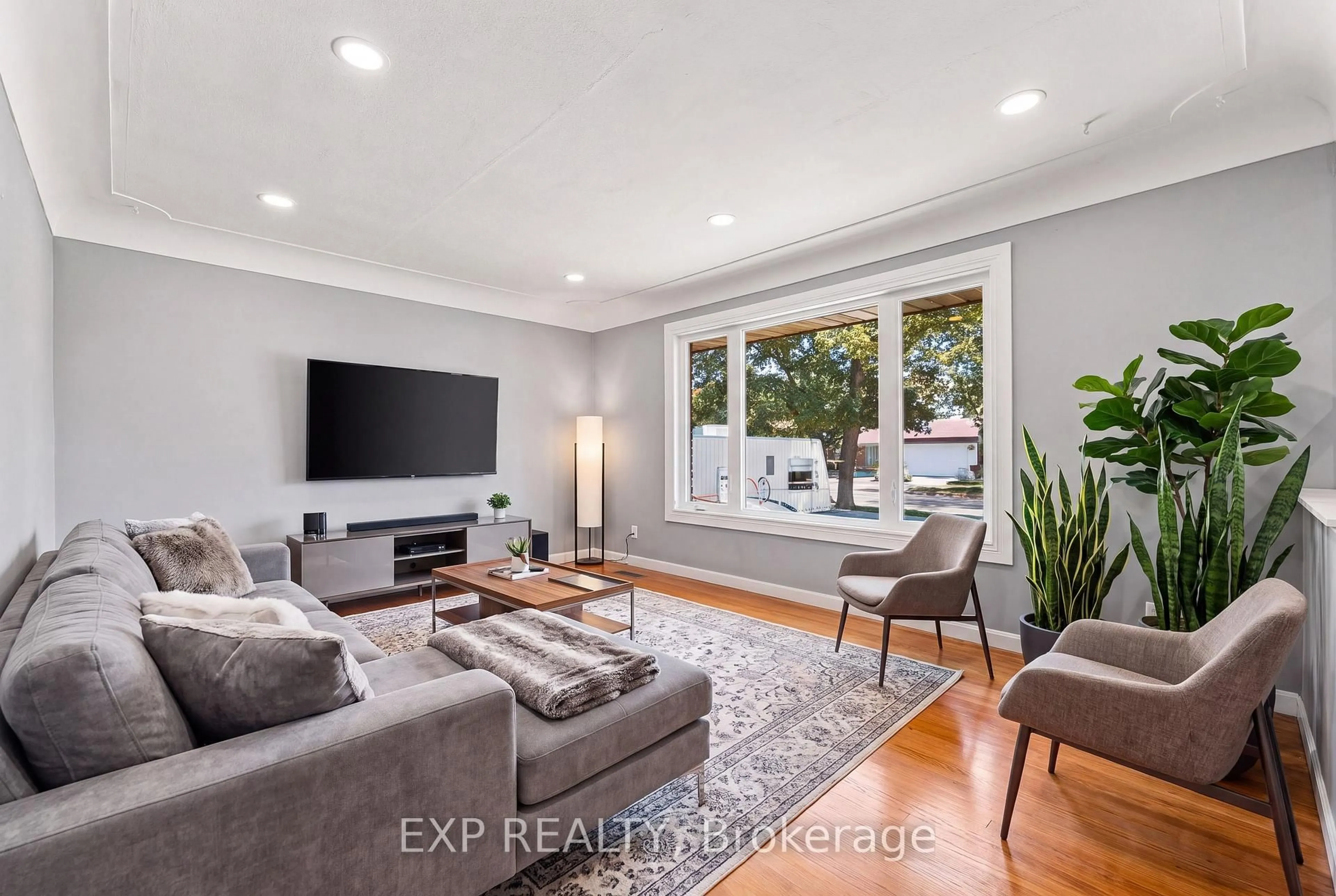 Living room with furniture, unknown for 30 Gerard Ave, Kitchener Ontario N2C 2A1