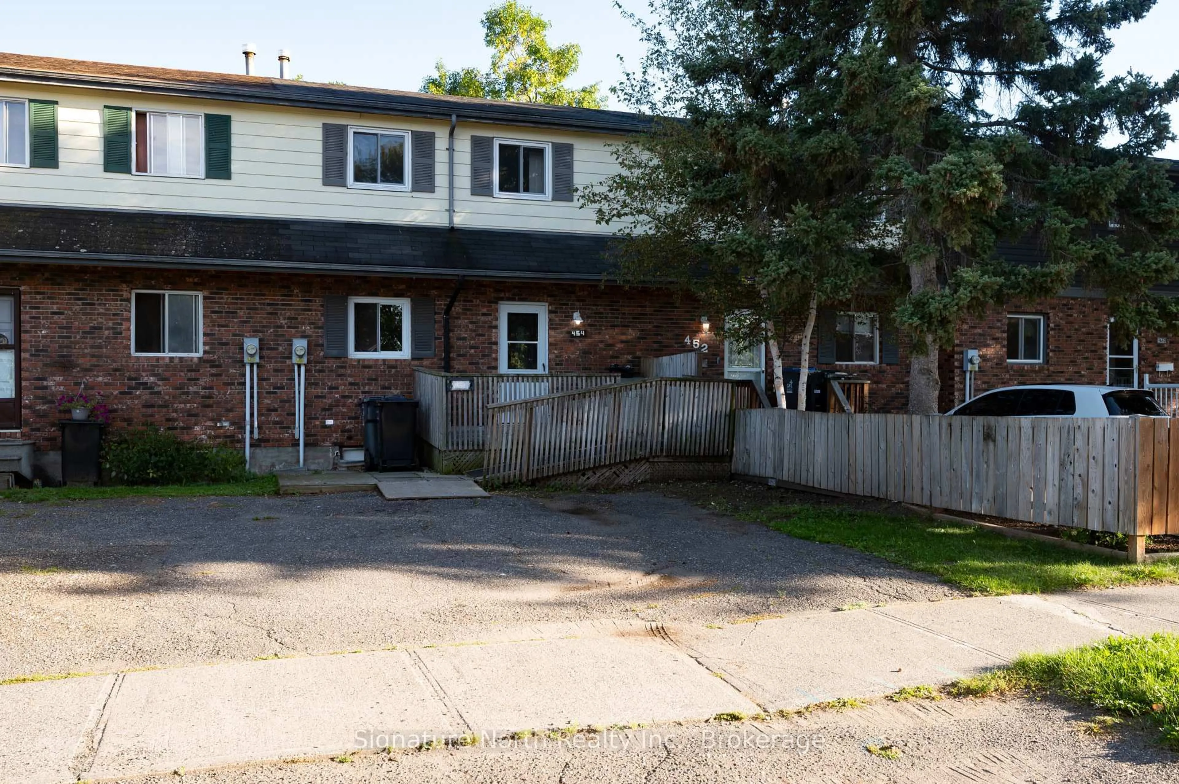 A pic from outside/outdoor area/front of a property/back of a property/a pic from drone, street for 454 Wentworth Cres, Thunder Bay Ontario P7A 7S8