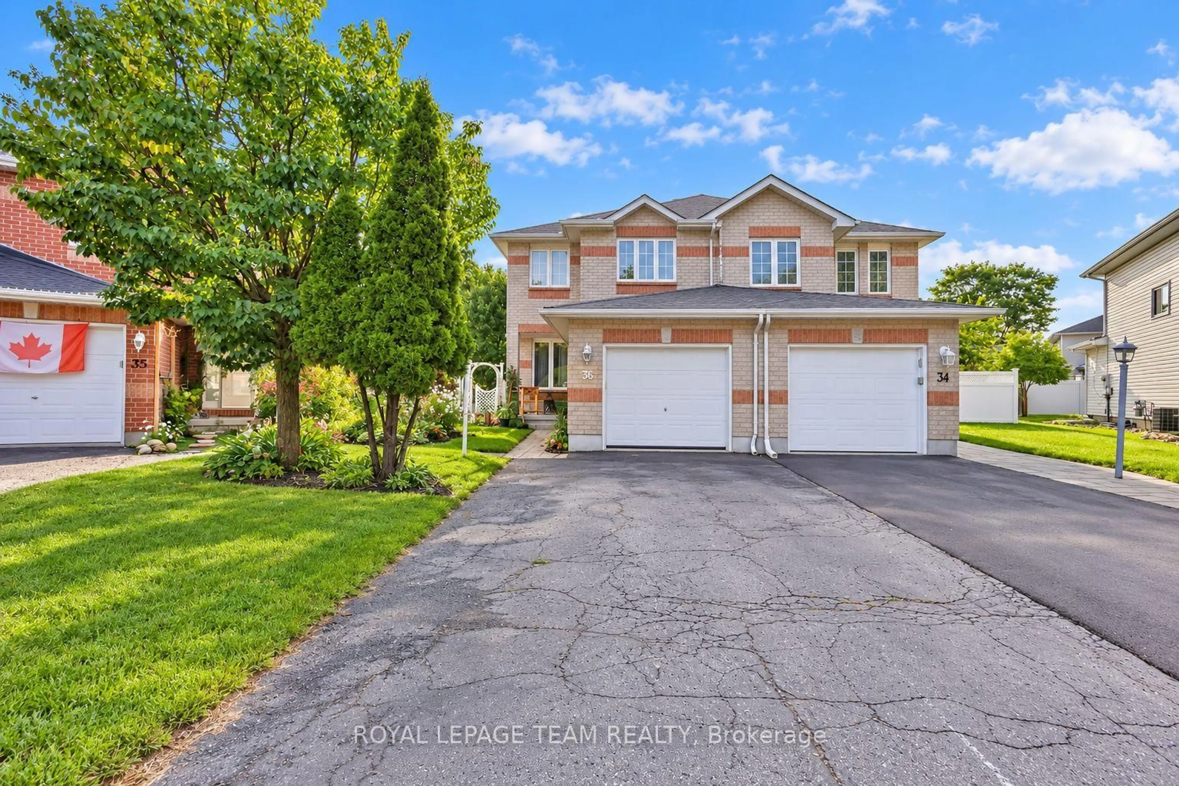 A pic from outside/outdoor area/front of a property/back of a property/a pic from drone, street for 36 Saffron Crt, Ottawa Ontario K2J 4R7