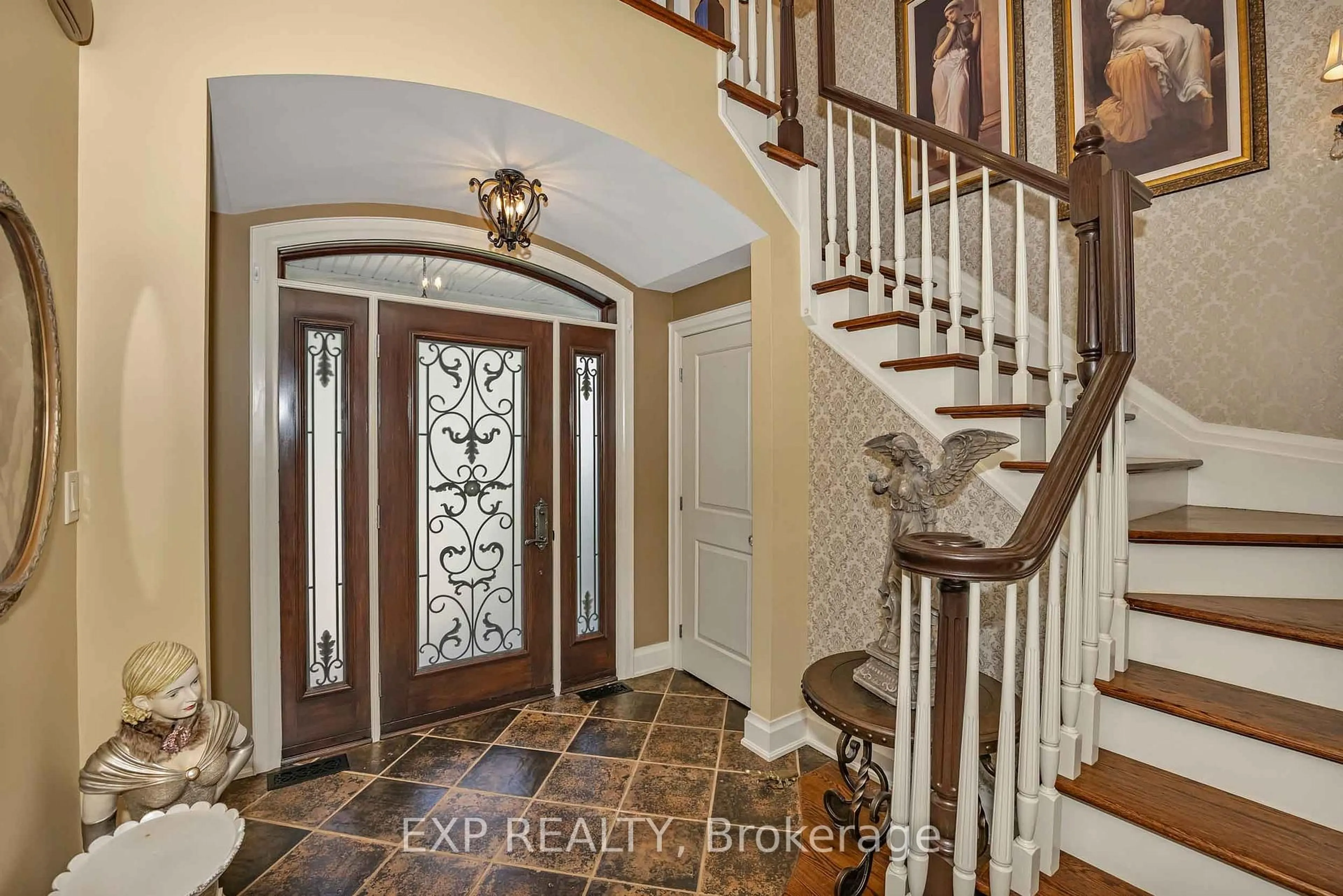 Indoor entryway for 1388 Emerald Gate Ave, Ottawa Ontario K1T 1C7