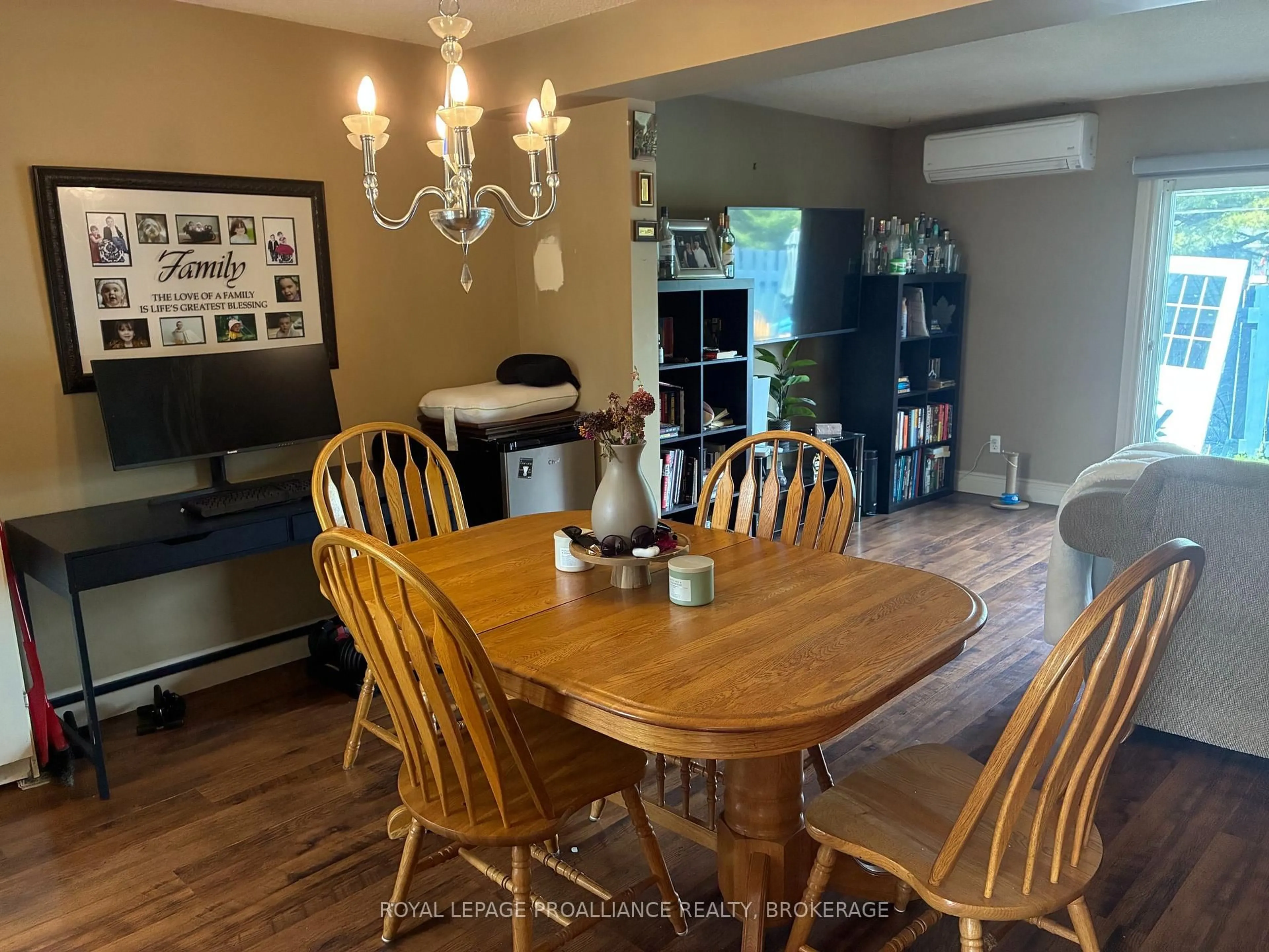 Dining room, wood/laminate floor for 366 Forsyth St #23, Gananoque Ontario K7G 2Y1