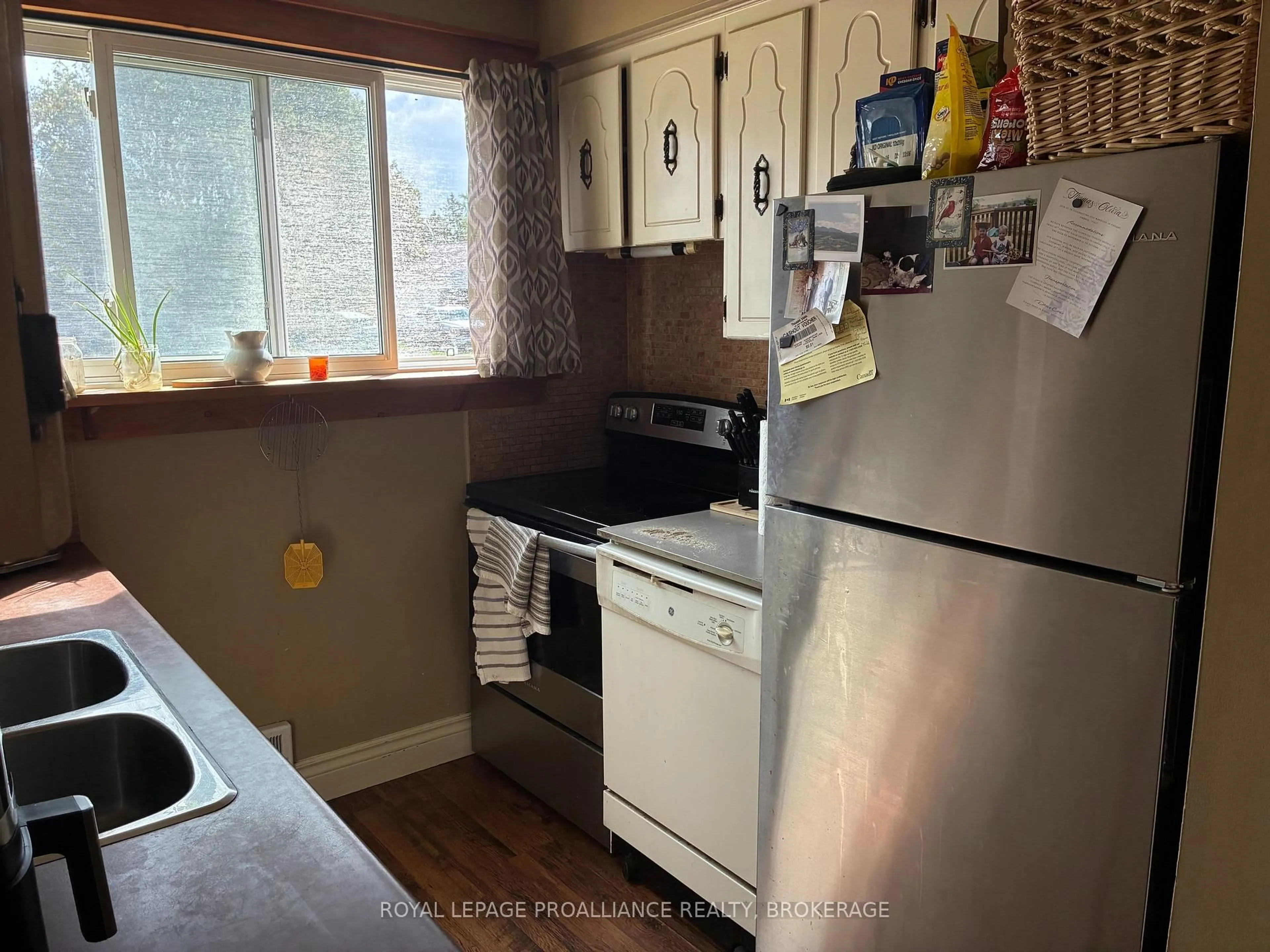 Standard kitchen, unknown for 366 Forsyth St #23, Gananoque Ontario K7G 2Y1