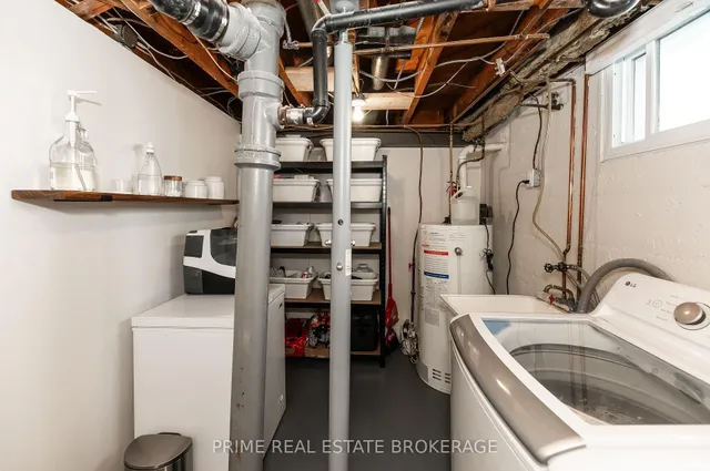 8 Pine St, St. Thomas 3