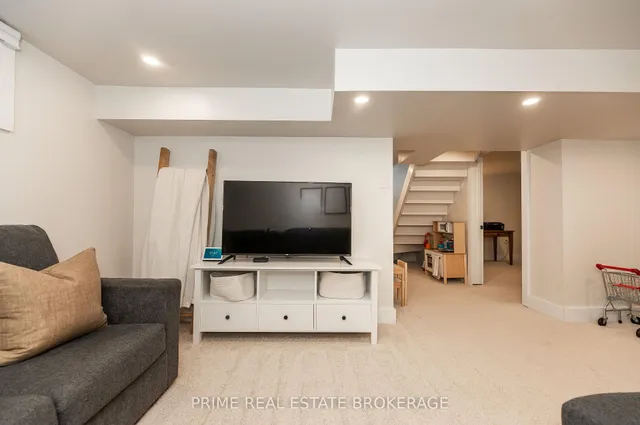 8 Pine St, St. Thomas 2