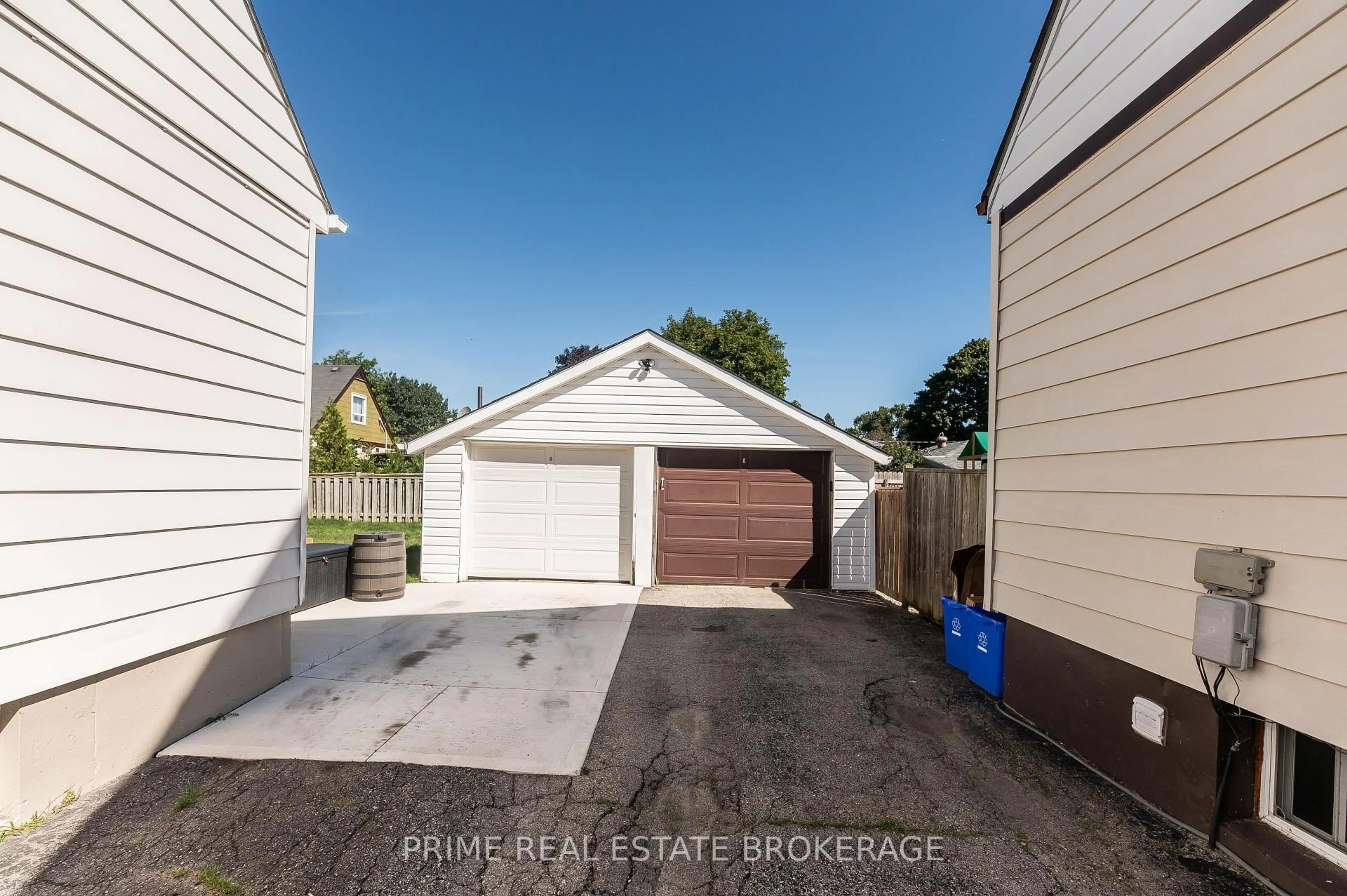 Unknown for 8 Pine St, St. Thomas Ontario N5R 1L9