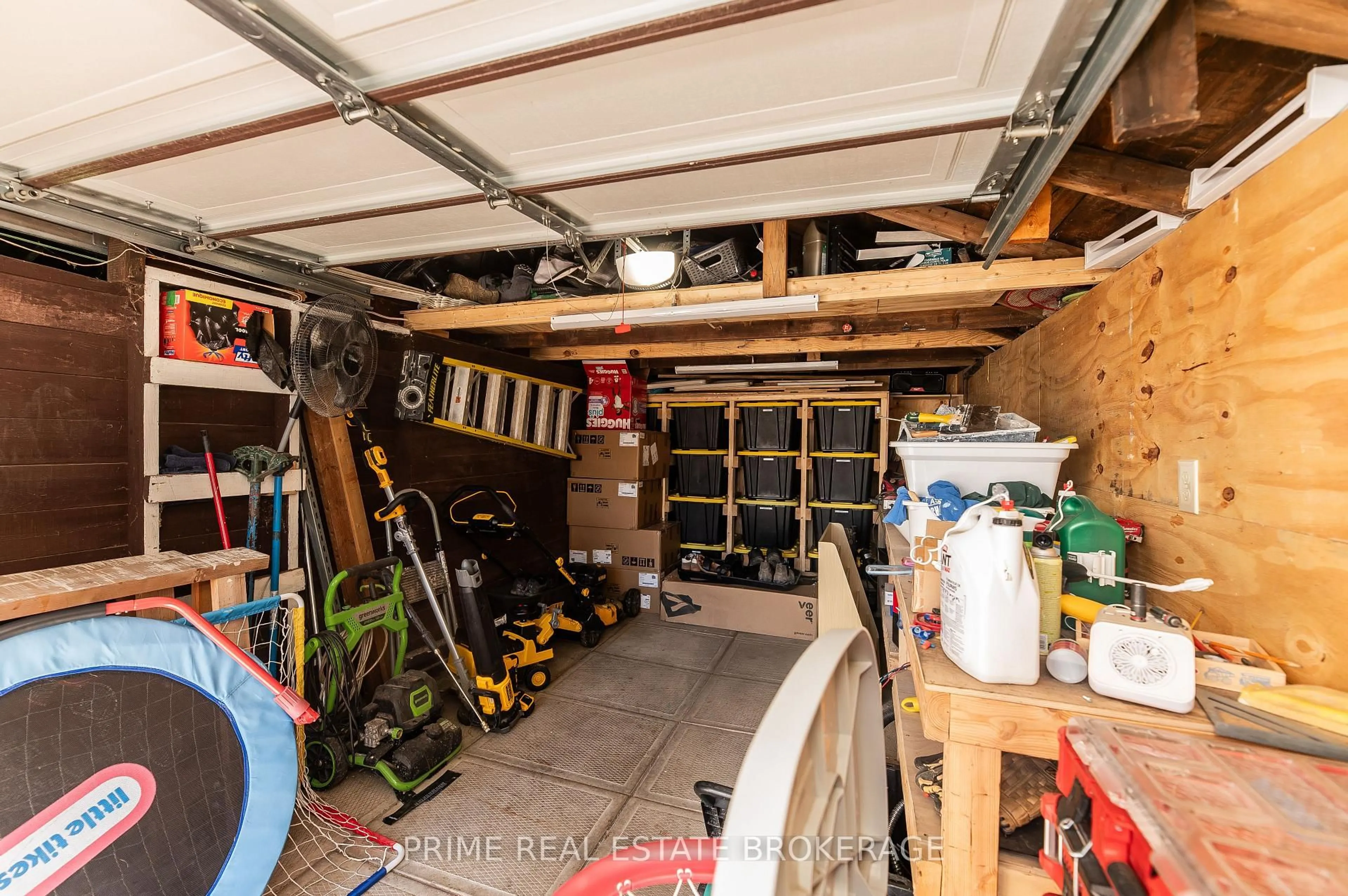 Indoor garage for 8 Pine St, St. Thomas Ontario N5R 1L9
