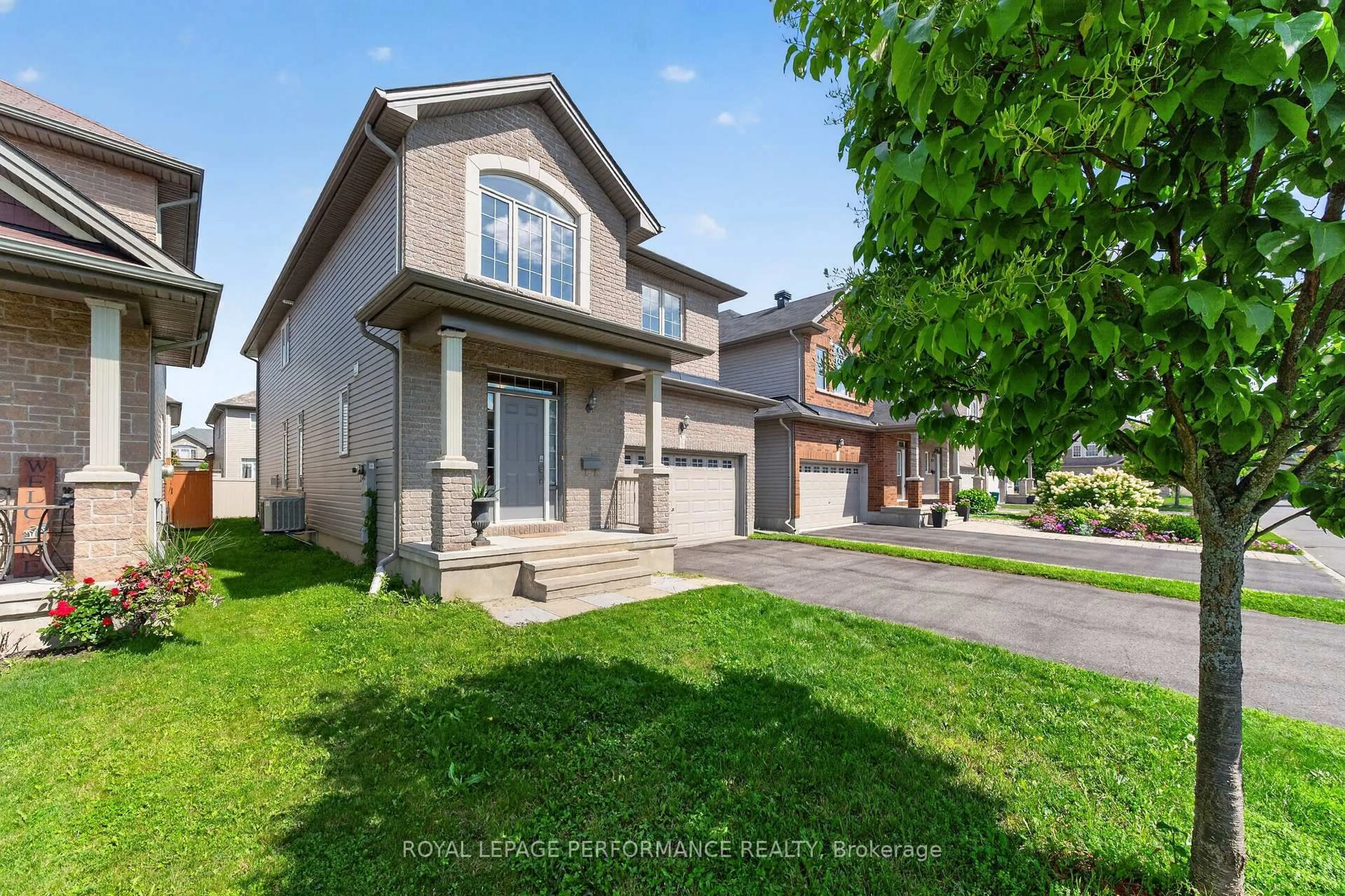 Unknown for 207 Dave Smith Cres, Ottawa Ontario K4M 0B7