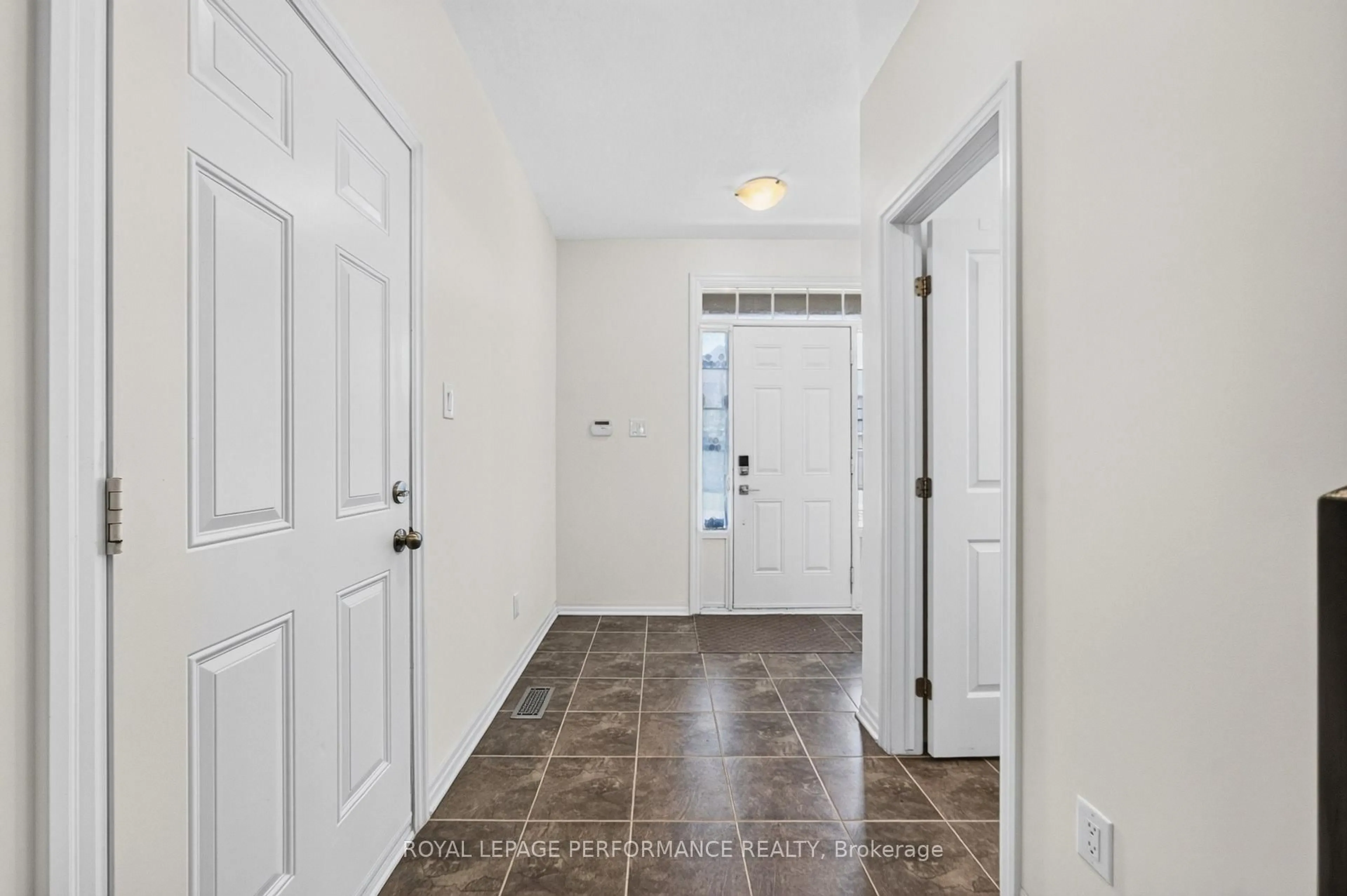 Indoor entryway for 207 Dave Smith Cres, Ottawa Ontario K4M 0B7