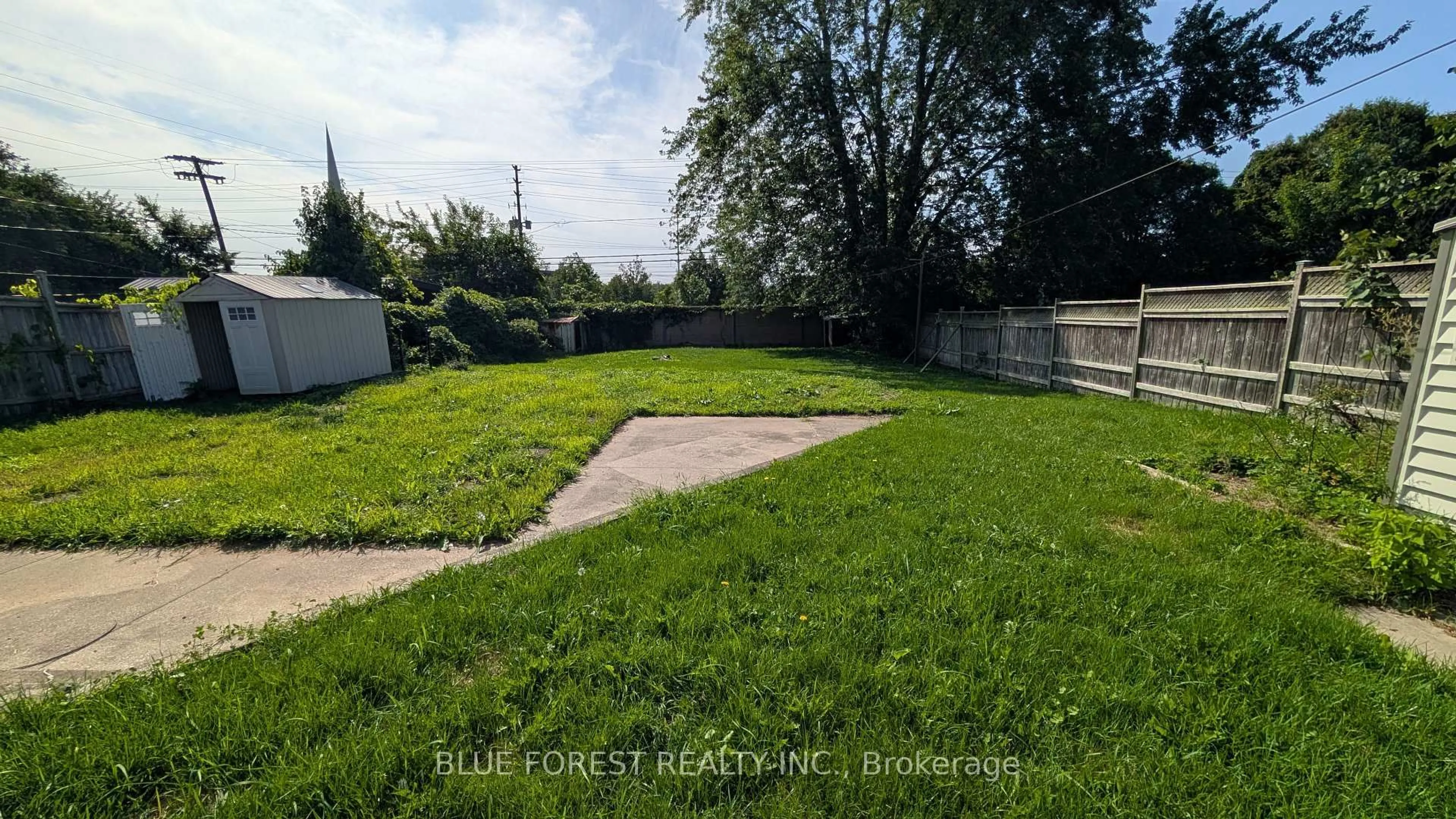 A pic from outside/outdoor area/front of a property/back of a property/a pic from drone, street for 109 Langton Rd, London East Ontario N5V 2L9