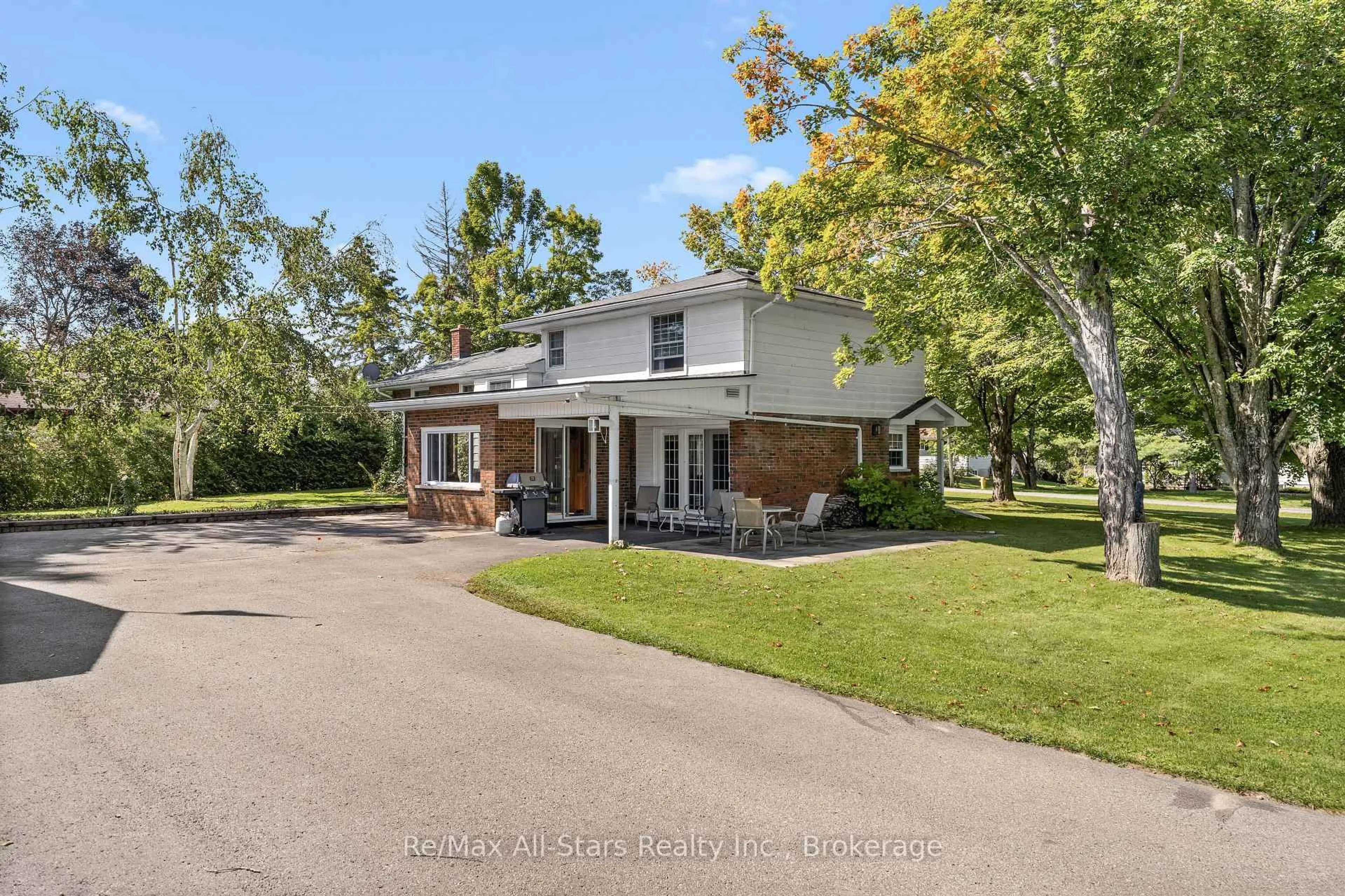 A pic from outside/outdoor area/front of a property/back of a property/a pic from drone, water/lake/river/ocean view for 137 Reid St, Kawartha Lakes Ontario K0M 1A0