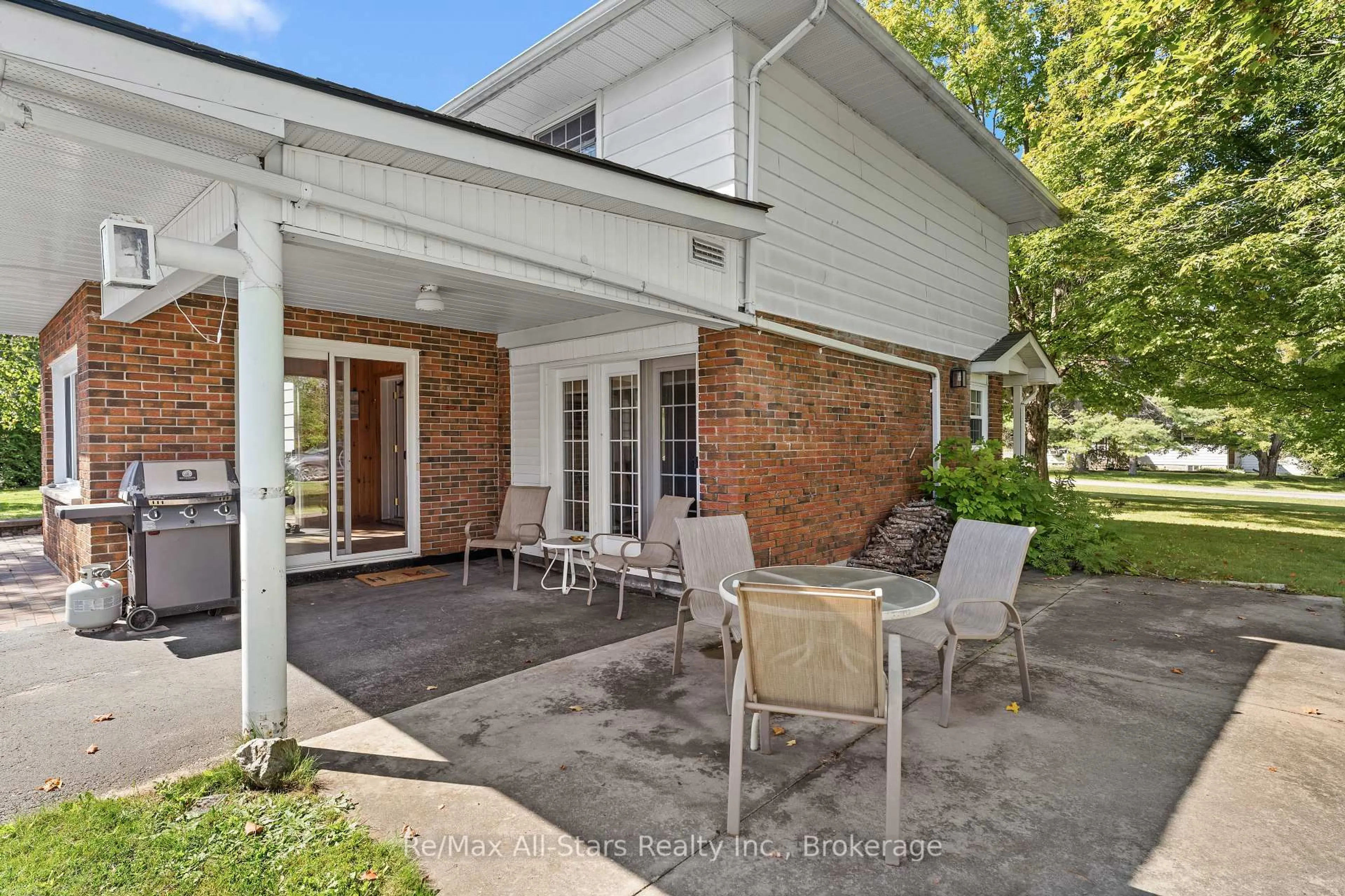 Patio, street for 137 Reid St, Kawartha Lakes Ontario K0M 1A0
