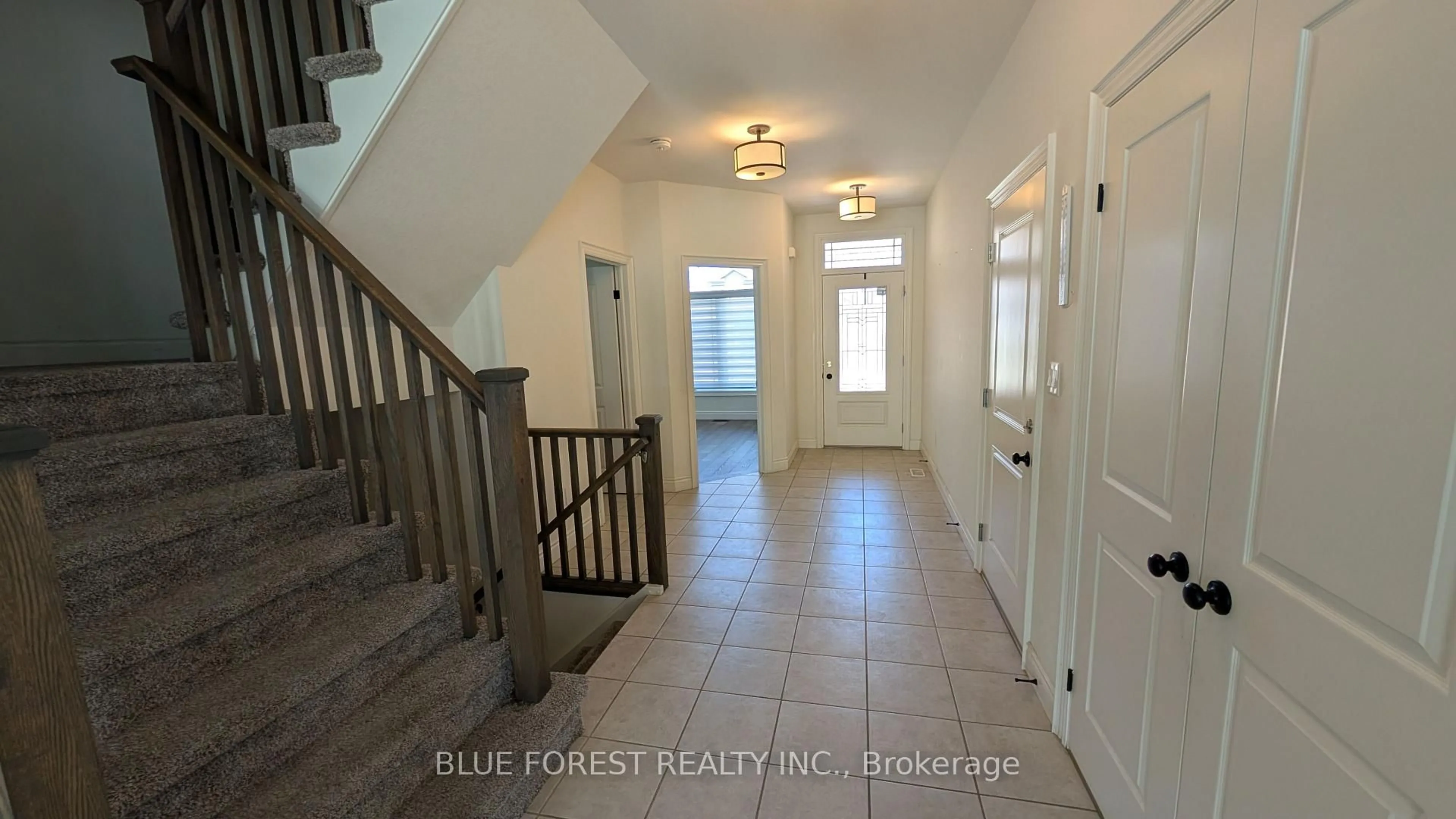Indoor entryway for 30 Thames Springs Cres, Zorra Ontario N0M 2M0