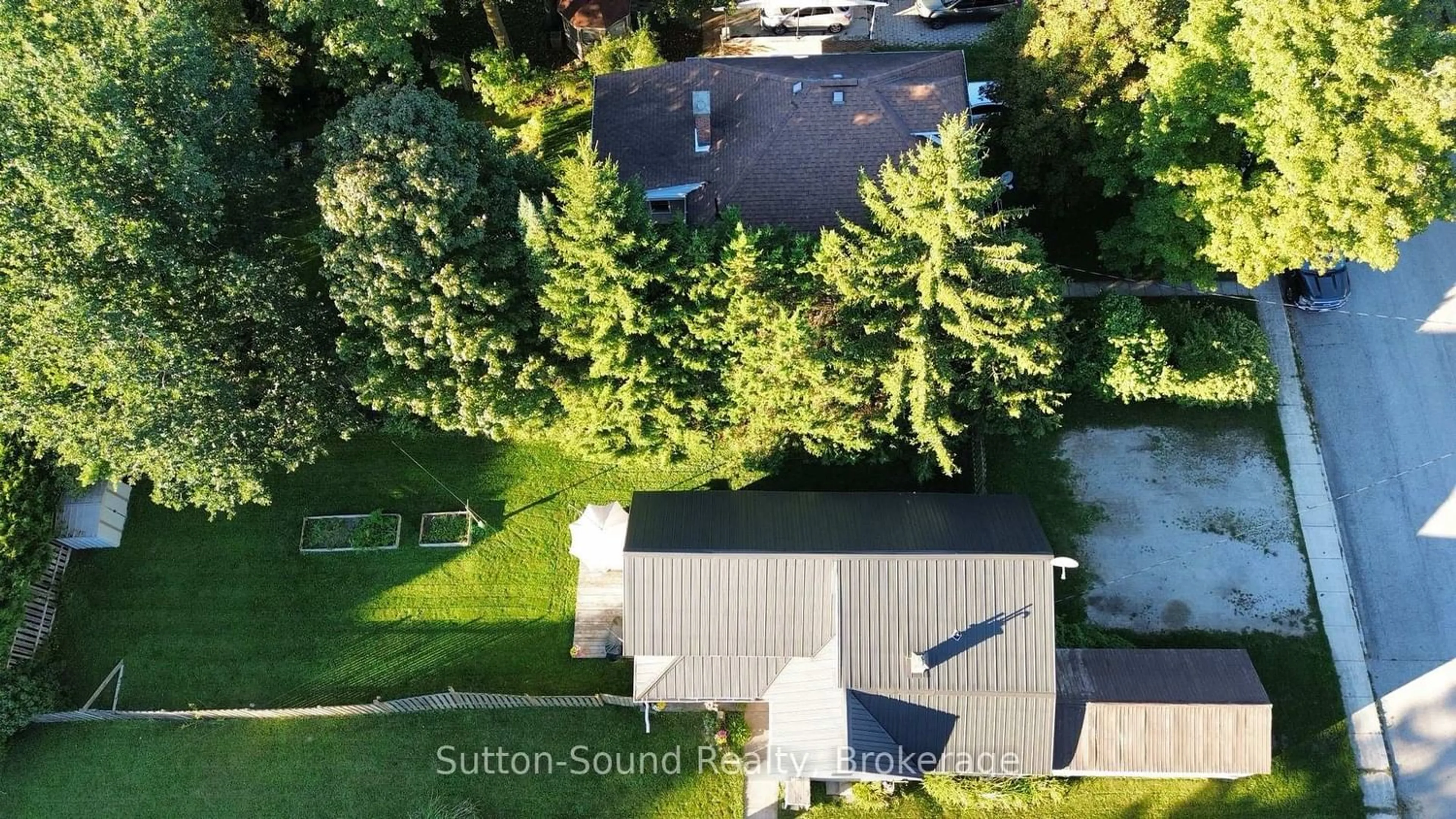 A pic from outside/outdoor area/front of a property/back of a property/a pic from drone, unknown for 34 Main St, Arran-Elderslie Ontario N0H 2N0