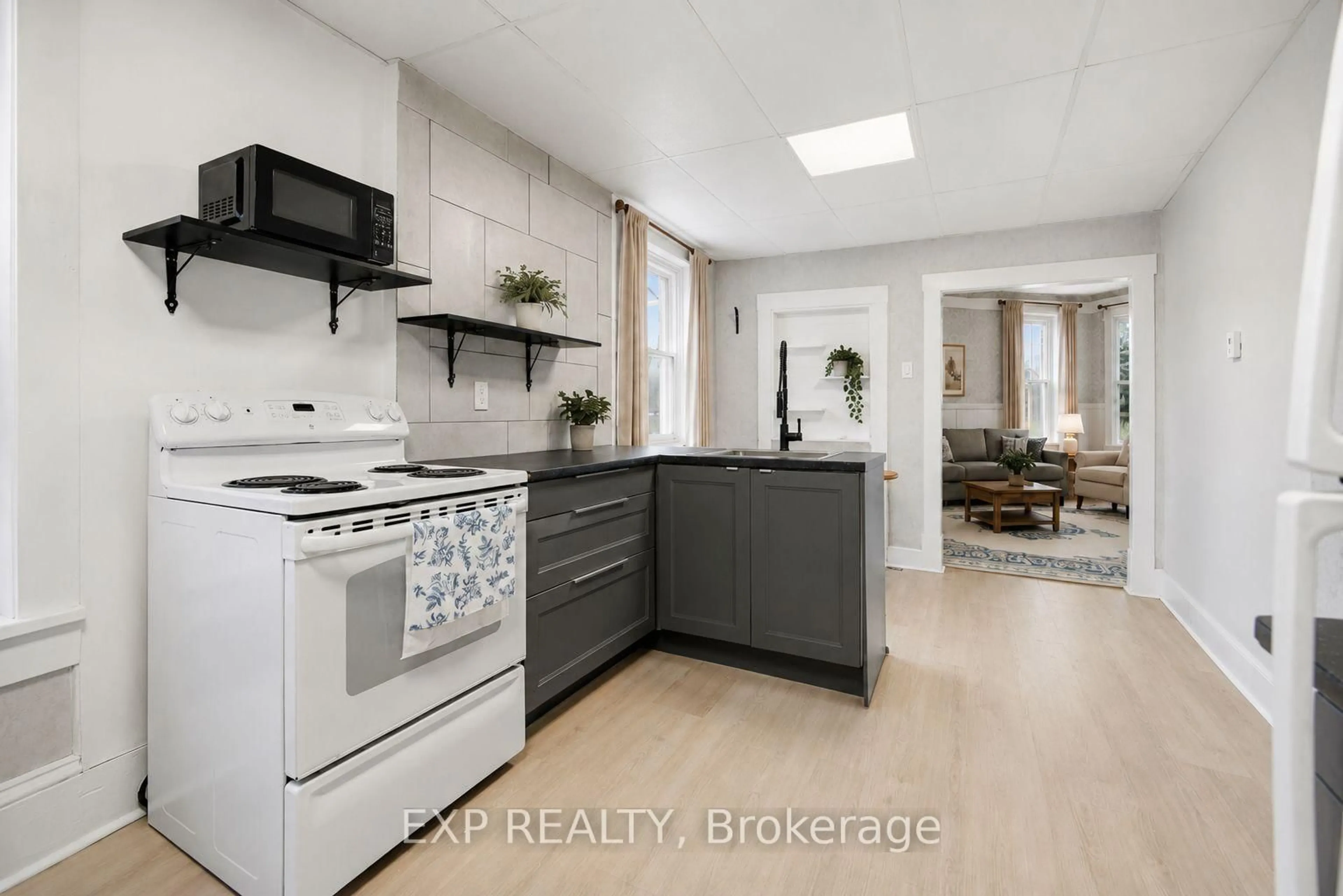 Open concept kitchen, ceramic/tile floor for 119 Beckwith St, Smiths Falls Ontario K7A 2C4