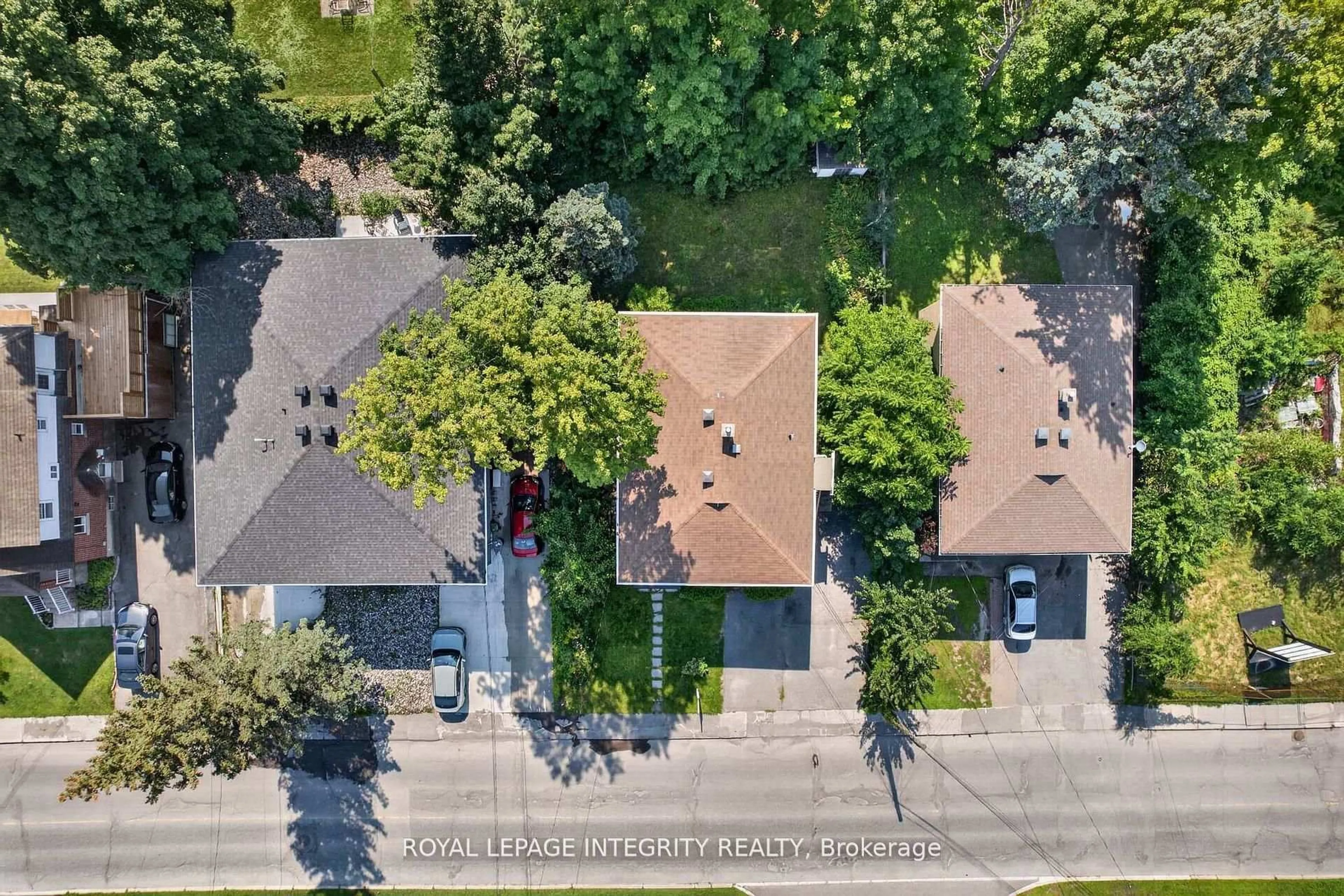 A pic from outside/outdoor area/front of a property/back of a property/a pic from drone, street for 228 Woodroffe Ave, Ottawa Ontario K2A 3V4