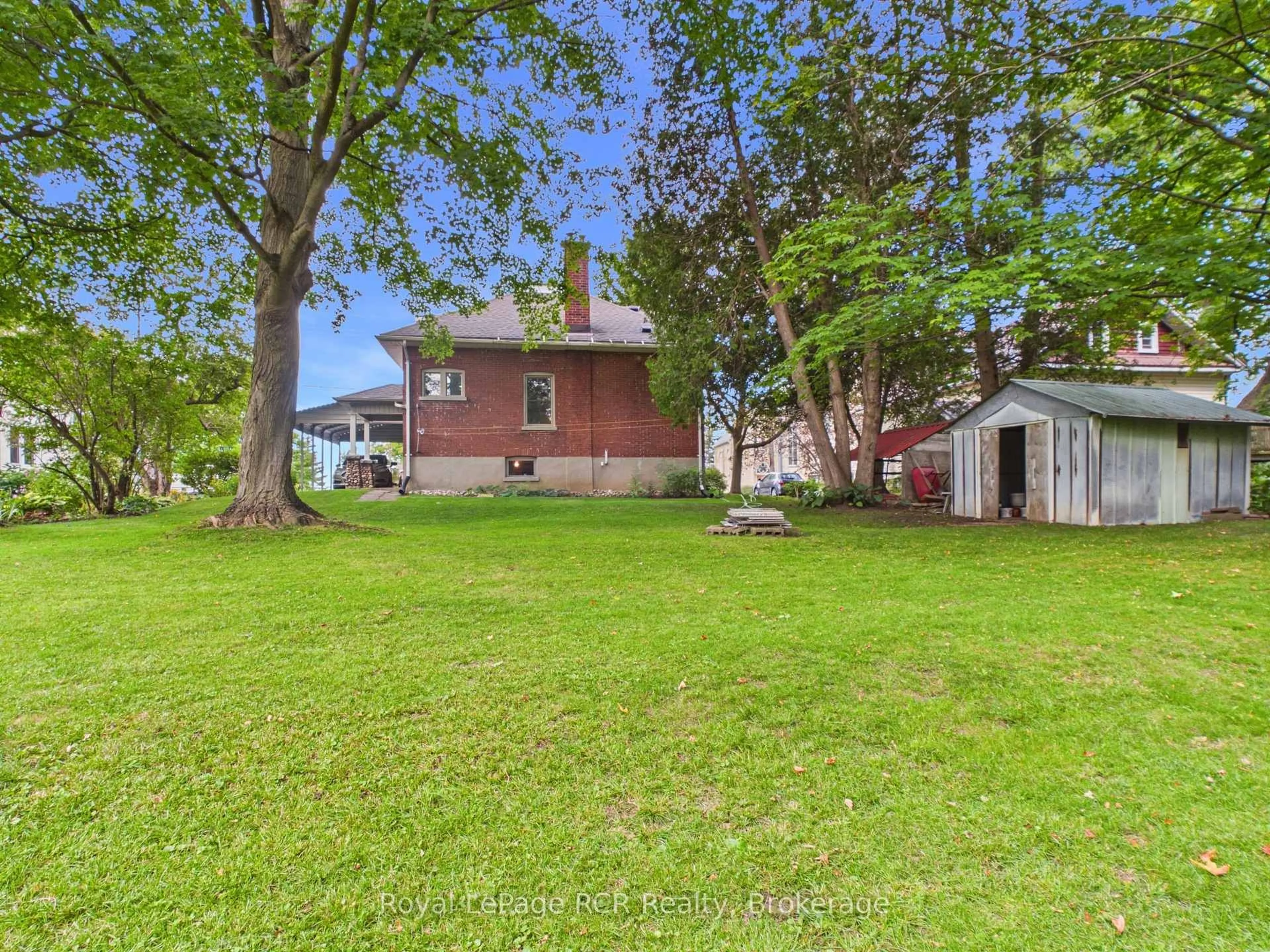 A pic from outside/outdoor area/front of a property/back of a property/a pic from drone, unknown for 565 Havelock St, Huron-Kinloss Ontario N0G 2H0