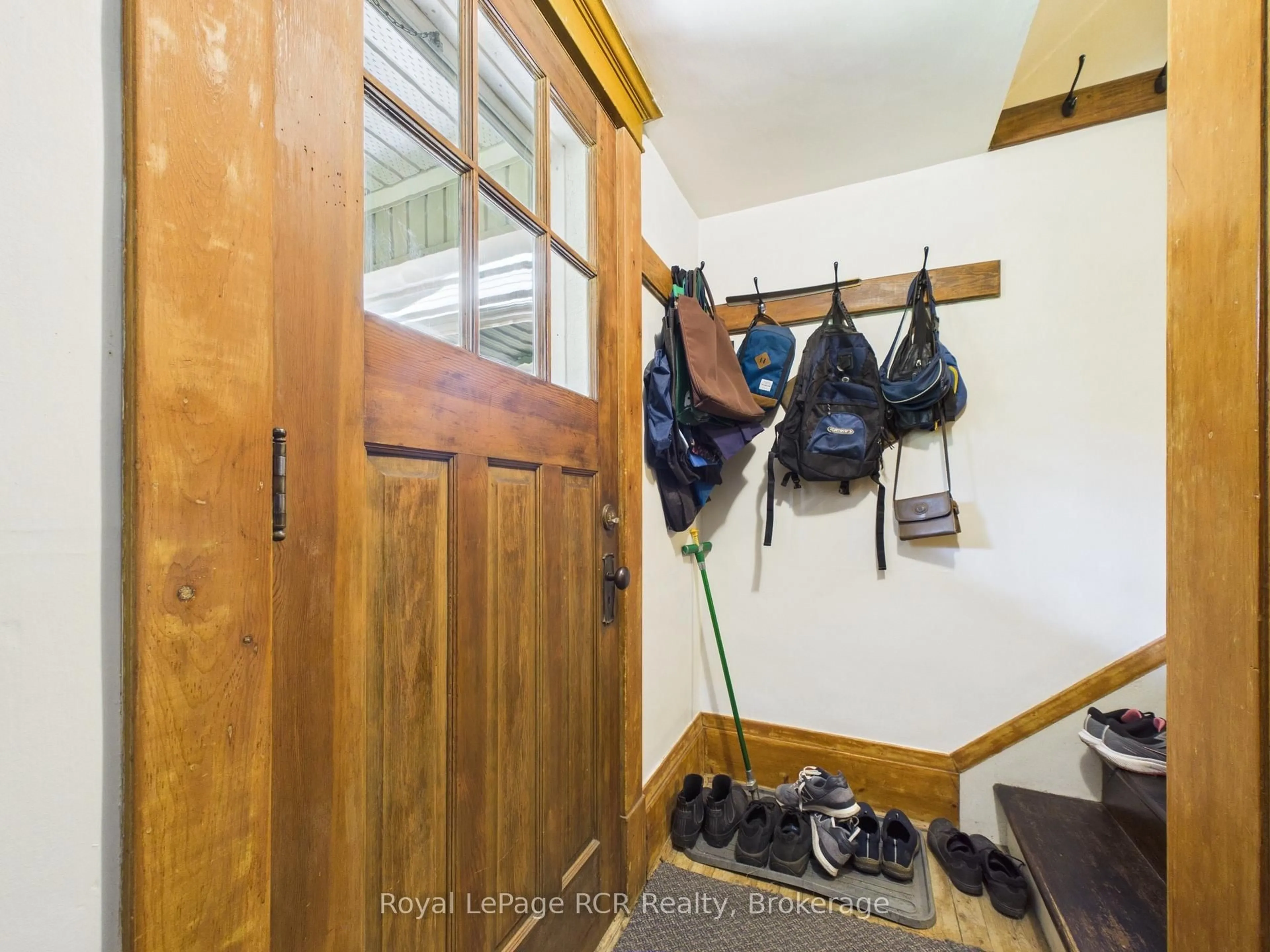 Indoor entryway for 565 Havelock St, Huron-Kinloss Ontario N0G 2H0