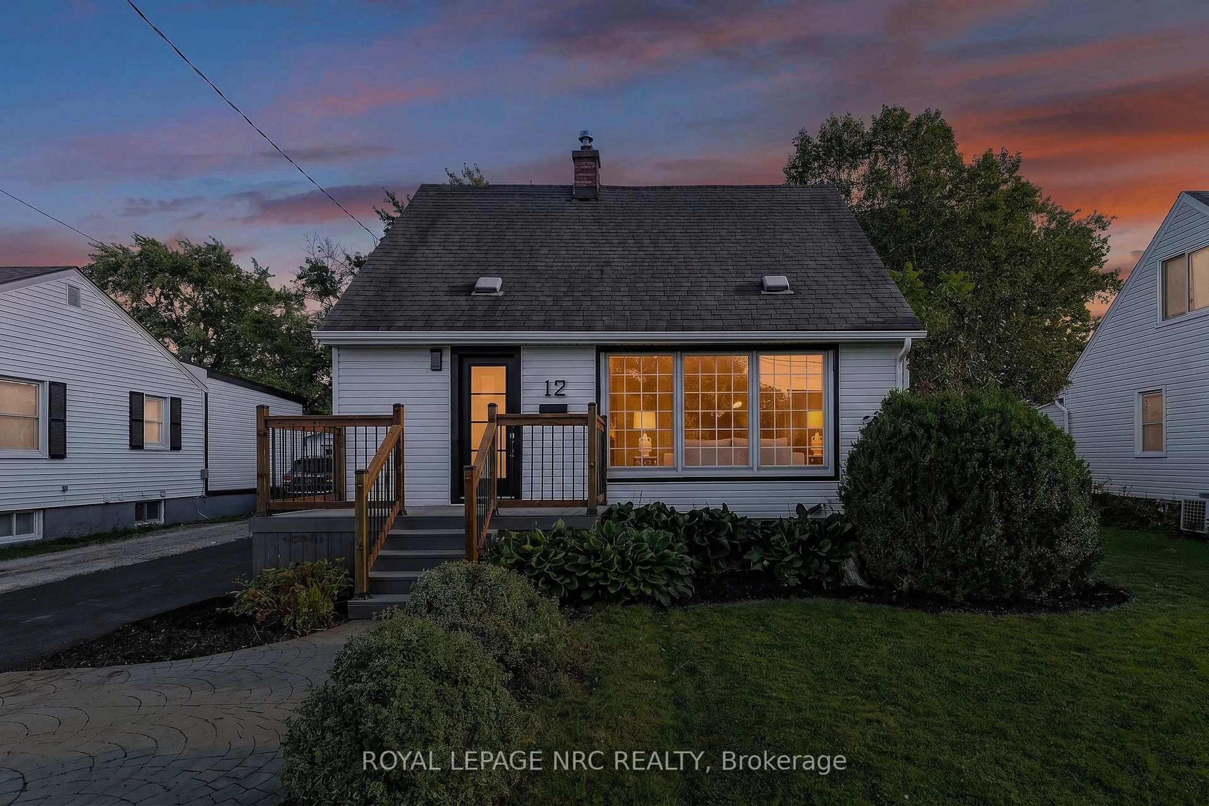 A pic from outside/outdoor area/front of a property/back of a property/a pic from drone, street for 12 Admiral Rd, St. Catharines Ontario L2P 1G5