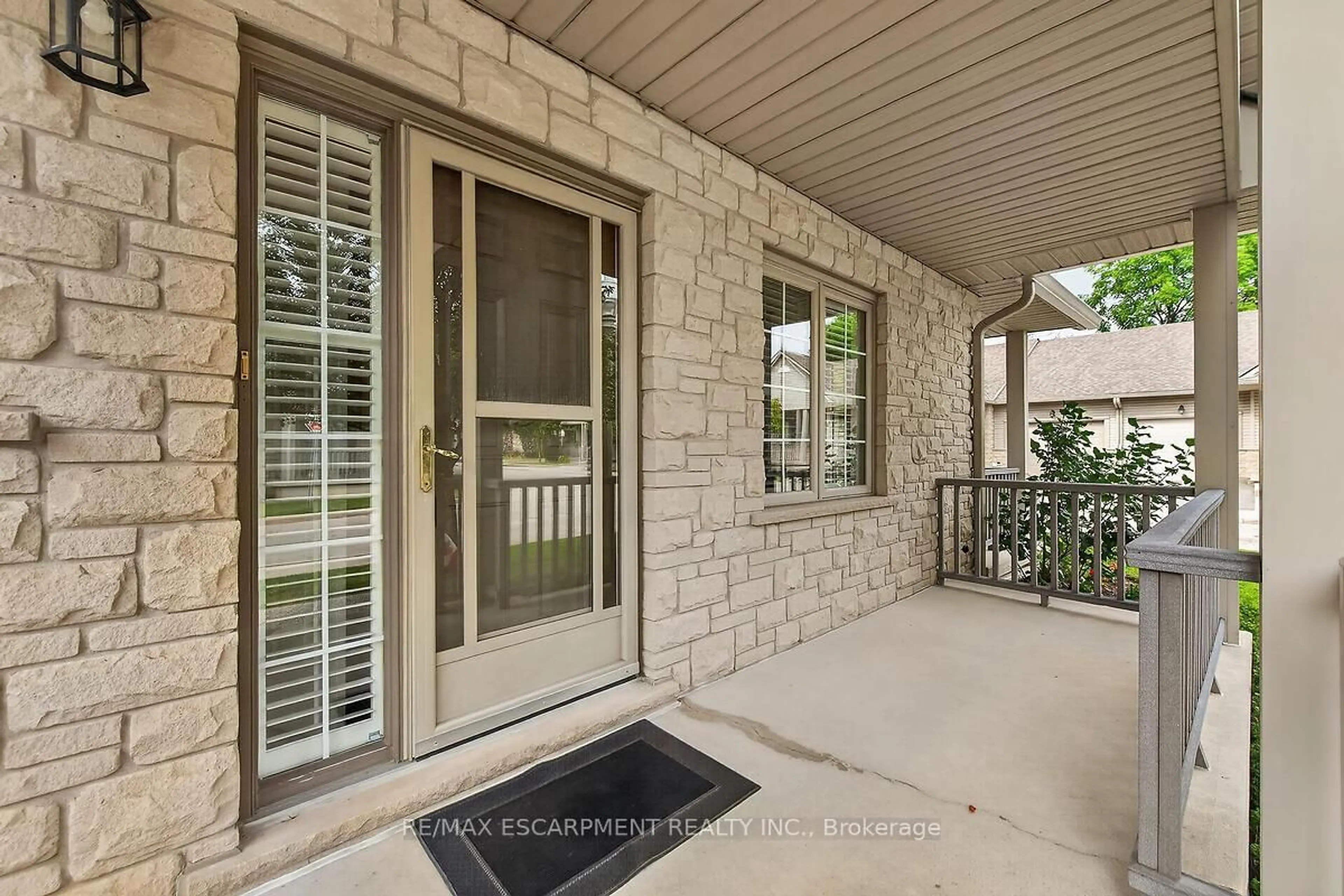 Indoor entryway for 34 Southbrook Dr #23, Hamilton Ontario L0R 1C0