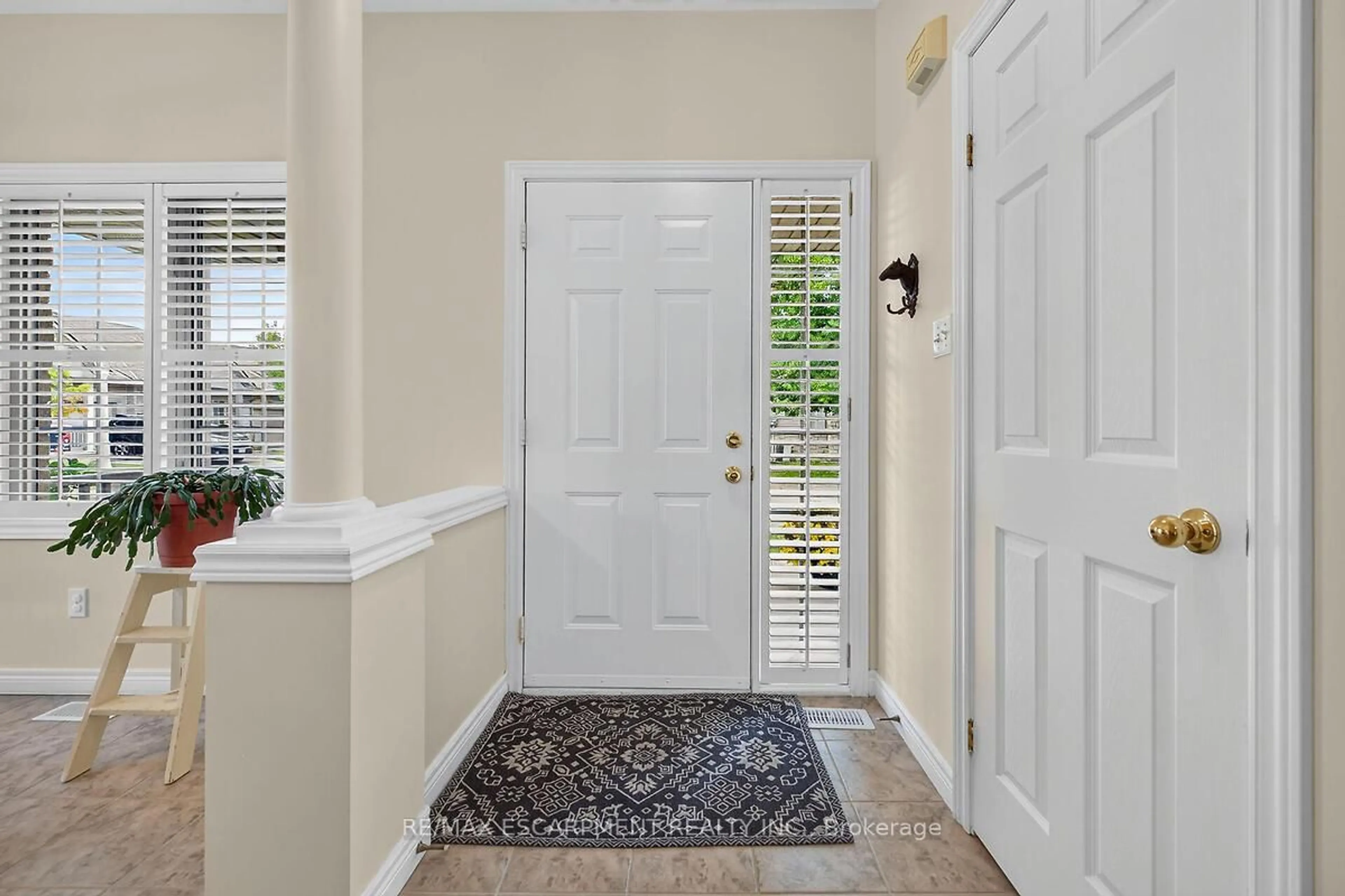 Indoor entryway for 34 Southbrook Dr #23, Hamilton Ontario L0R 1C0
