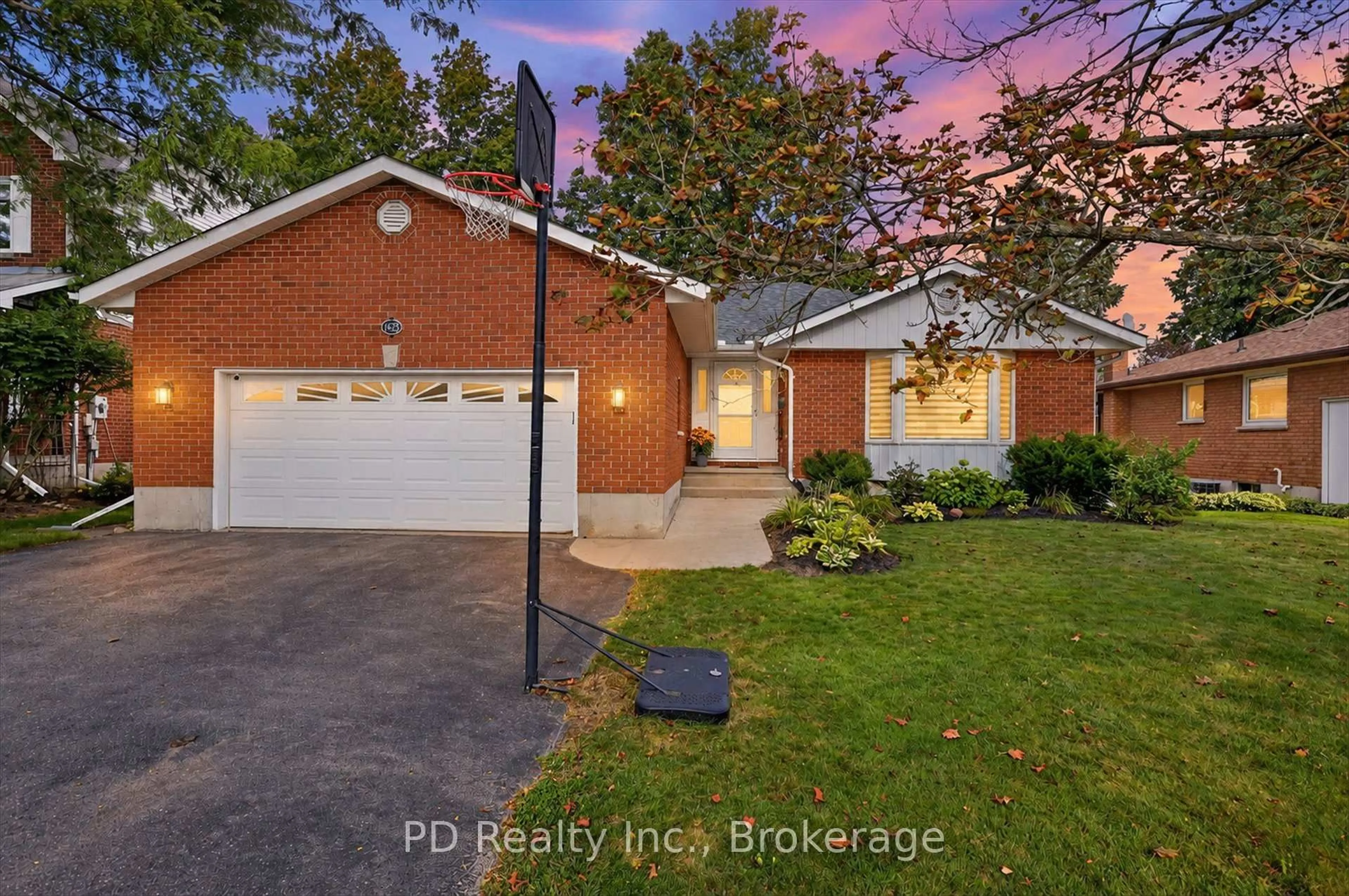 A pic from outside/outdoor area/front of a property/back of a property/a pic from drone, street for 1436 Wildlark Dr, Peterborough Ontario K9K 1X3