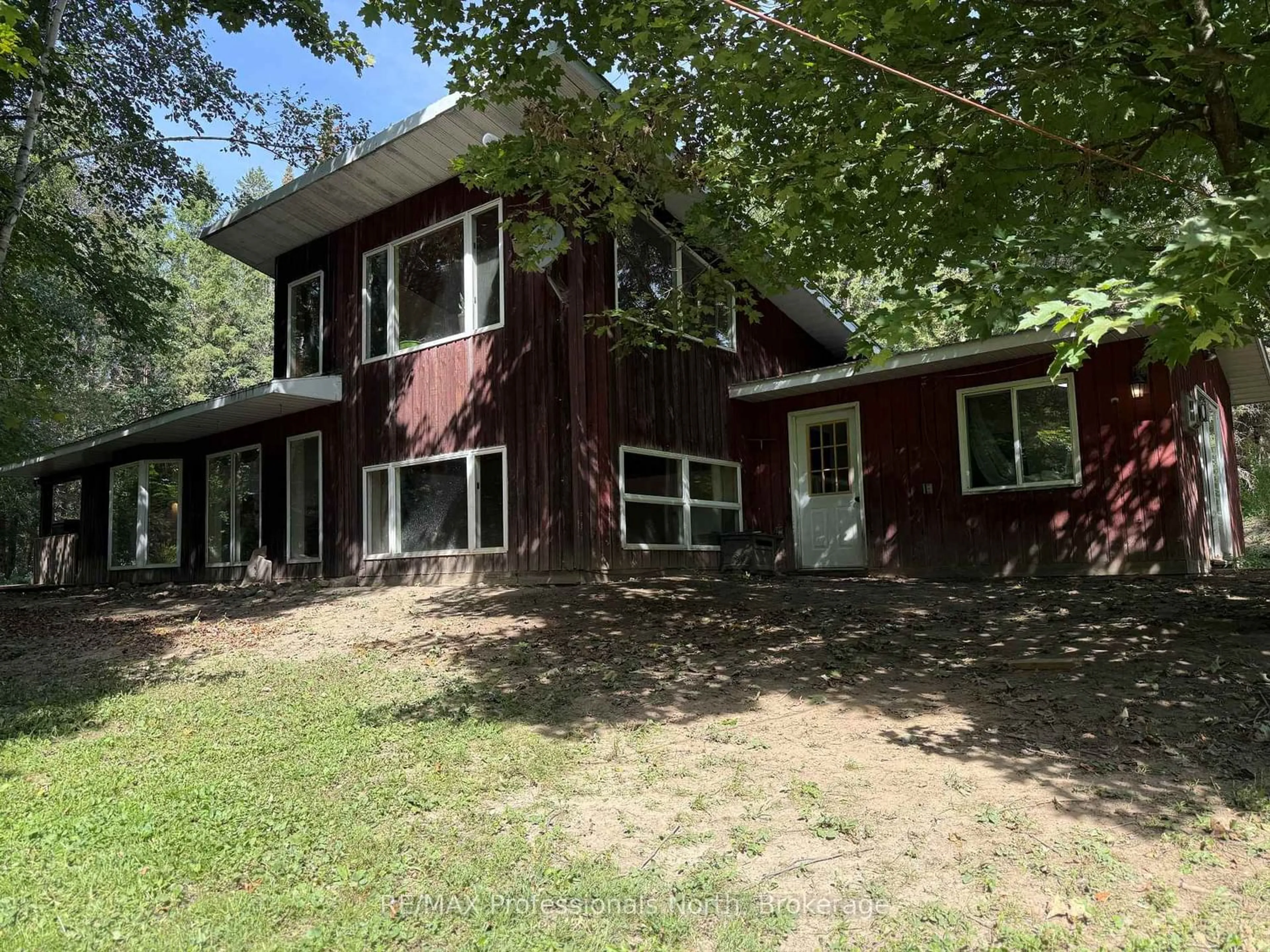 A pic from outside/outdoor area/front of a property/back of a property/a pic from drone, unknown for 83 Ceramic Mine Road North Rd, Huntsville Ontario P1H 2J3