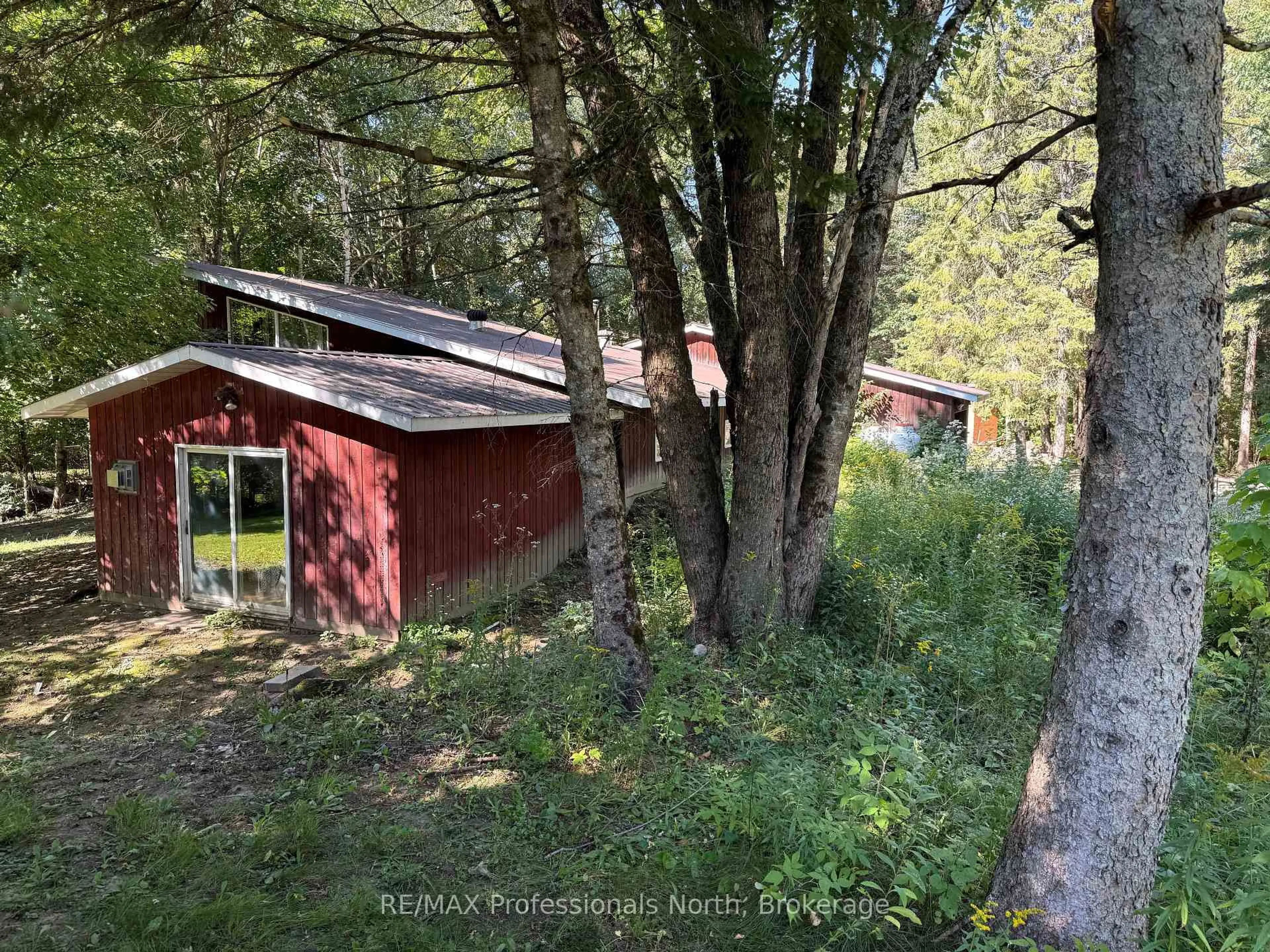 Shed for 83 Ceramic Mine Road North Rd, Huntsville Ontario P1H 2J3