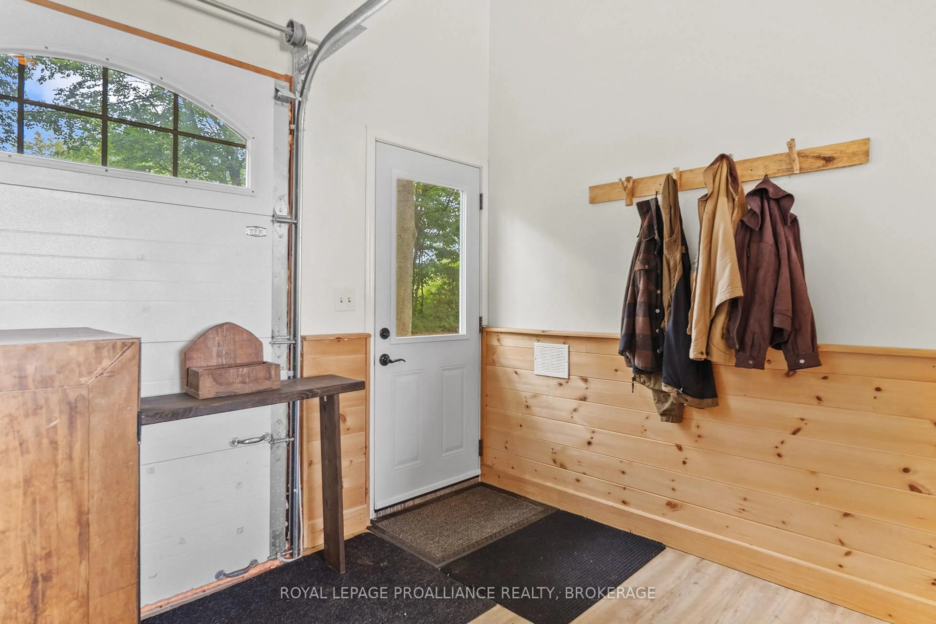 Indoor entryway for 4781 Wilmer Rd, Perth Road Ontario K0H 2L0