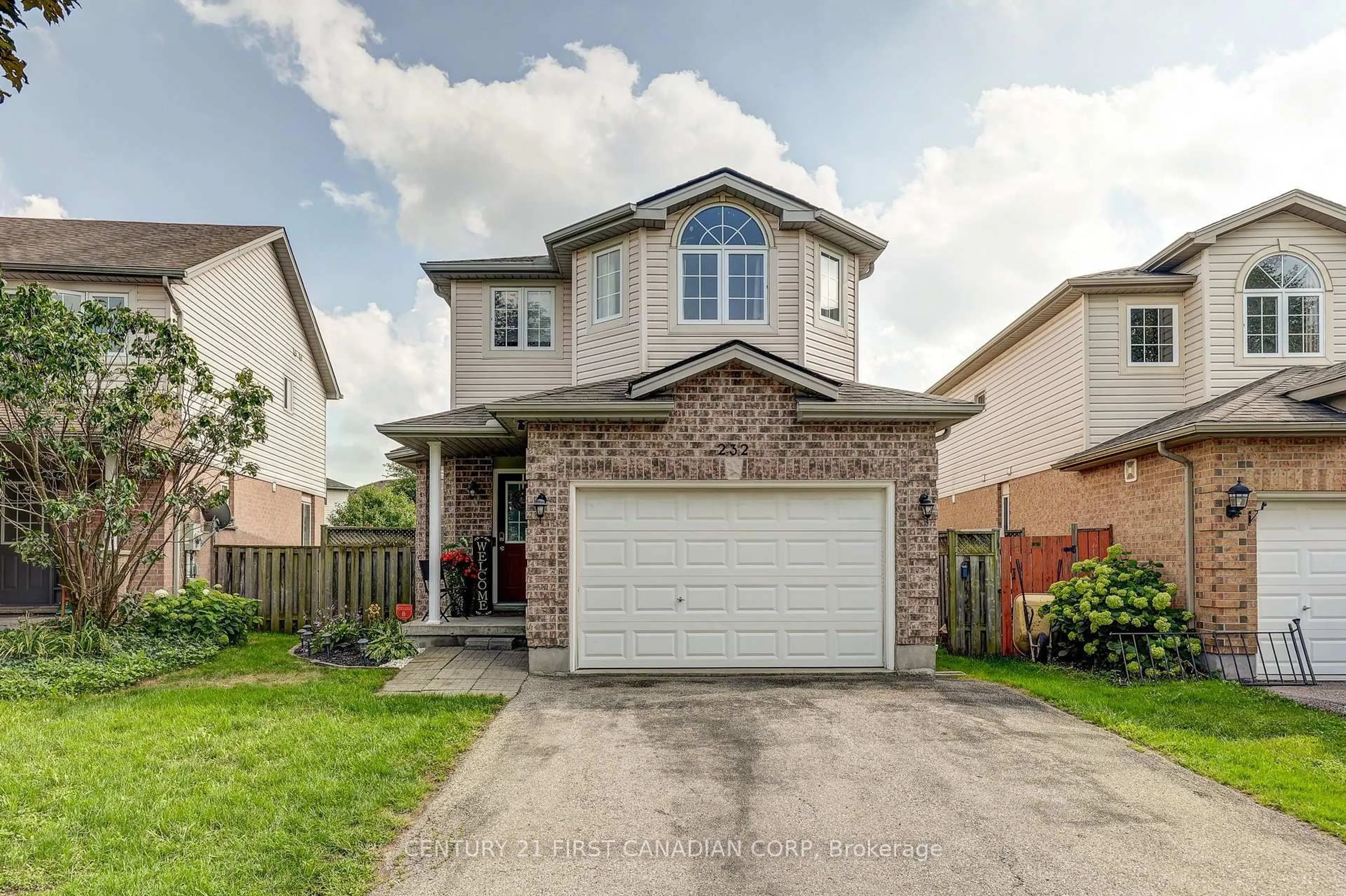A pic from outside/outdoor area/front of a property/back of a property/a pic from drone, street for 232 RIDGEVIEW Pl, London East Ontario N5Y 5T8