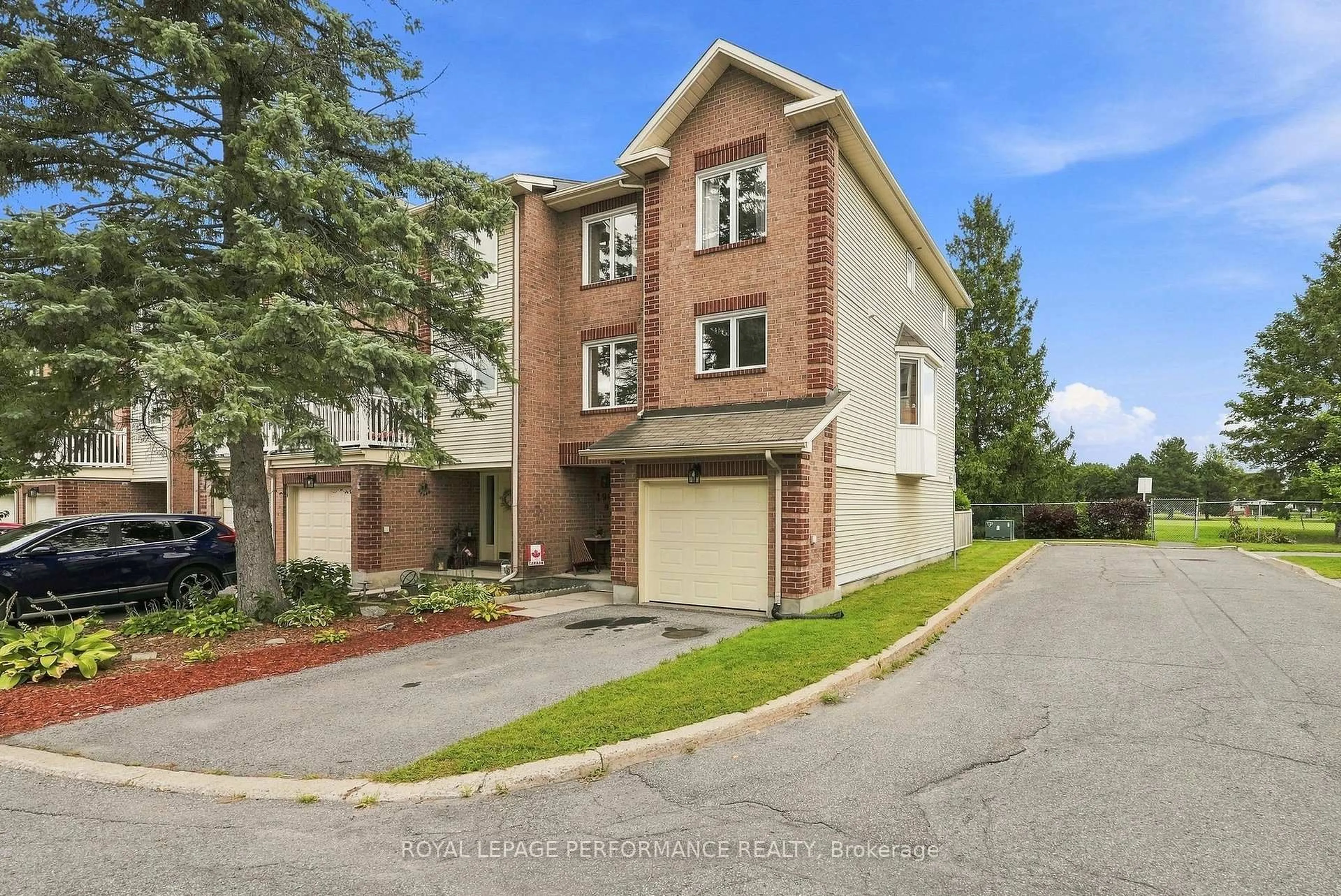 Unknown for 1992 Summerfields Cres, Ottawa Ontario K1C 7B4