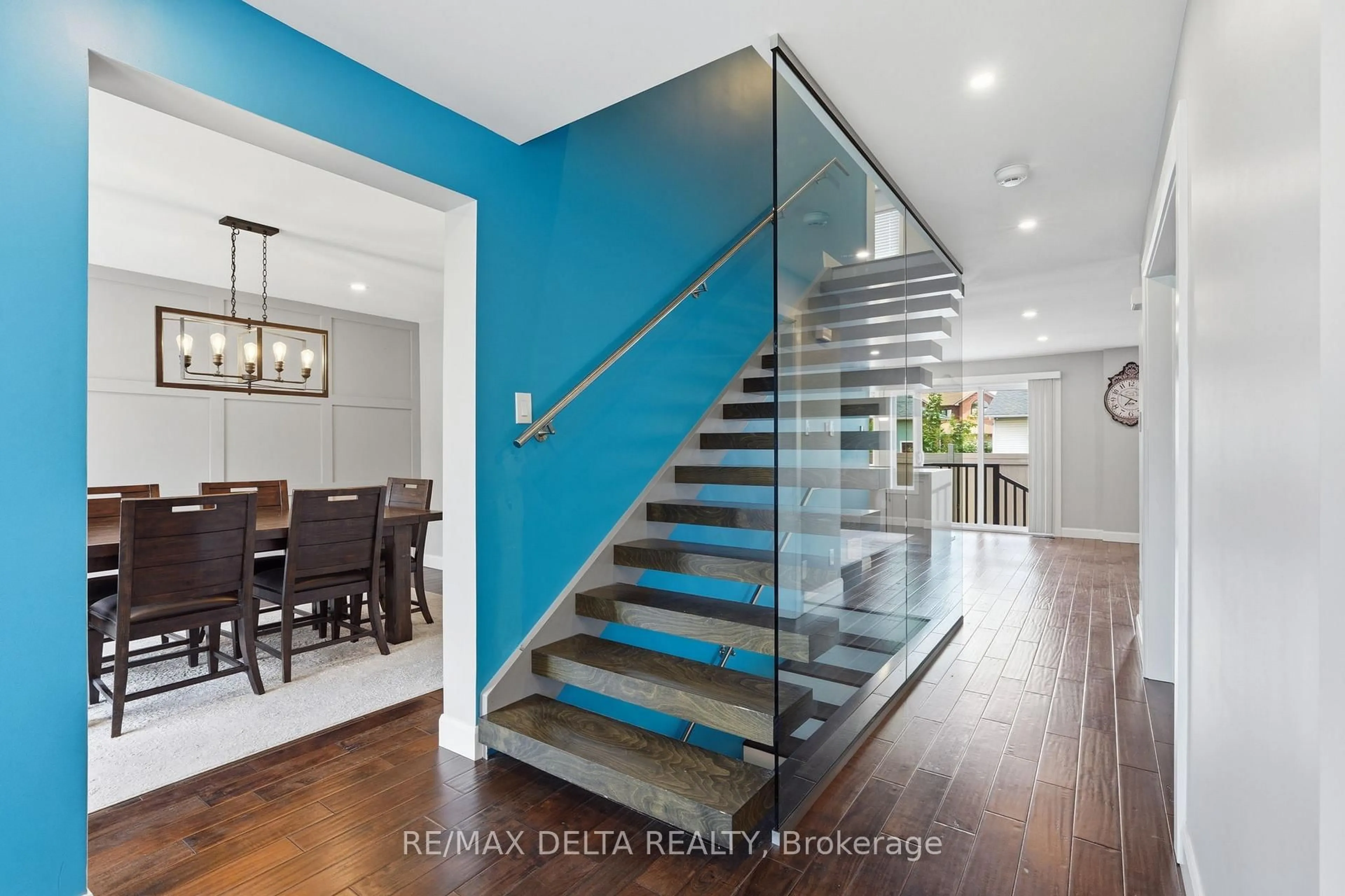 Stairs for 1791 Queensdale Ave, Ottawa Ontario K1T 1J7