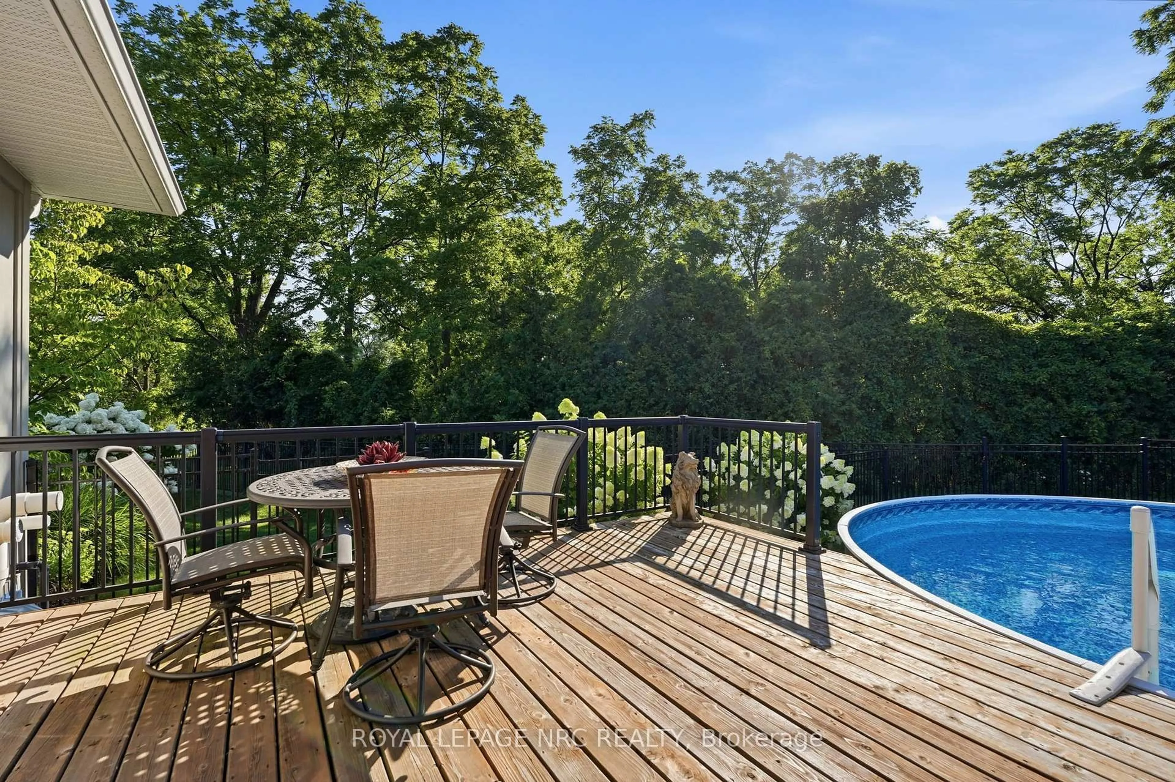 Patio, water/lake/river/ocean view for 19 Stoneridge Cres, Niagara-on-the-Lake Ontario L0S 1J1