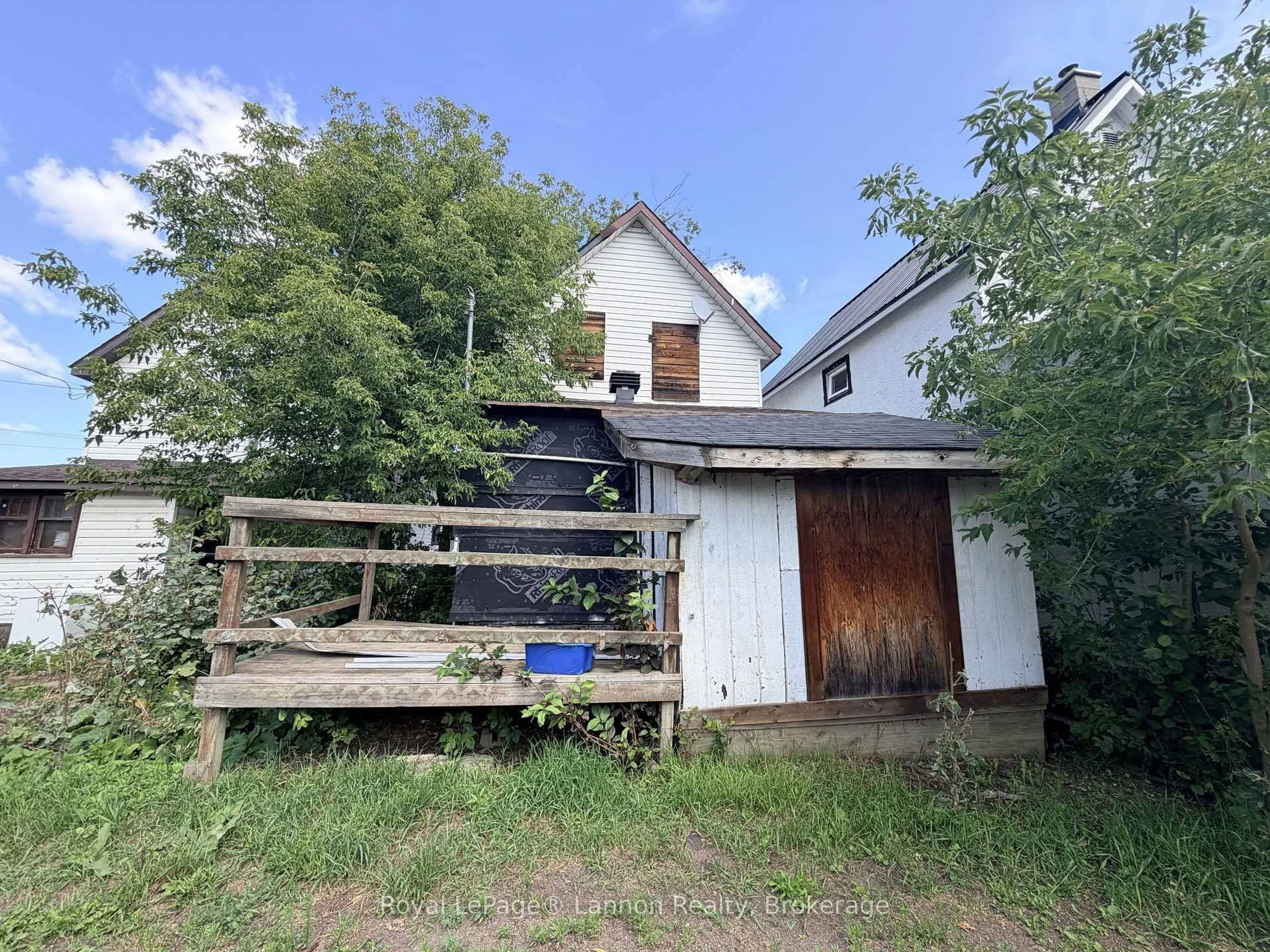 Shed for 733 Simpson St, Thunder Bay Ontario P7C 3K2