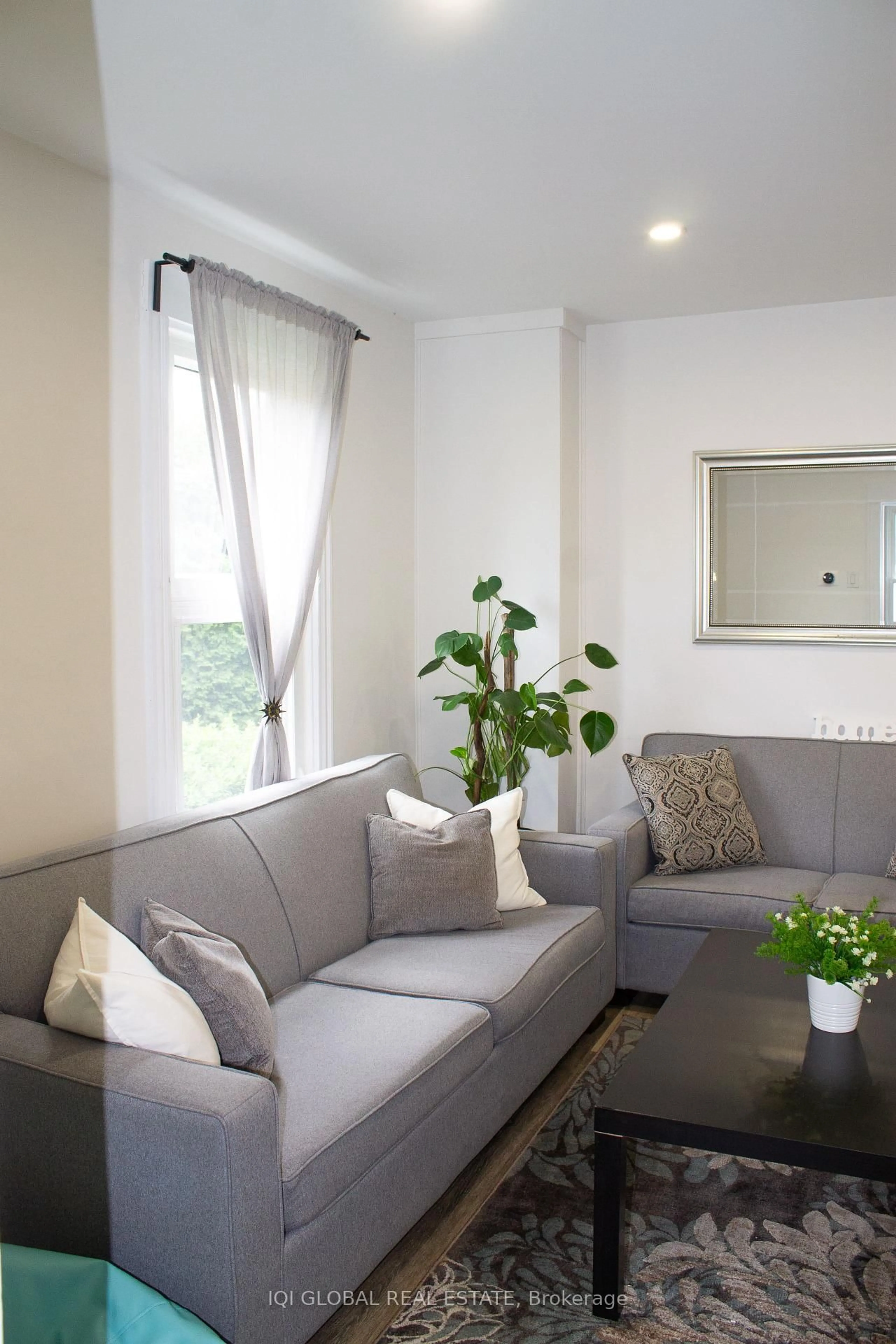 Living room with furniture, unknown for 65 Holmes Ave, Hamilton Ontario L8S 2K8