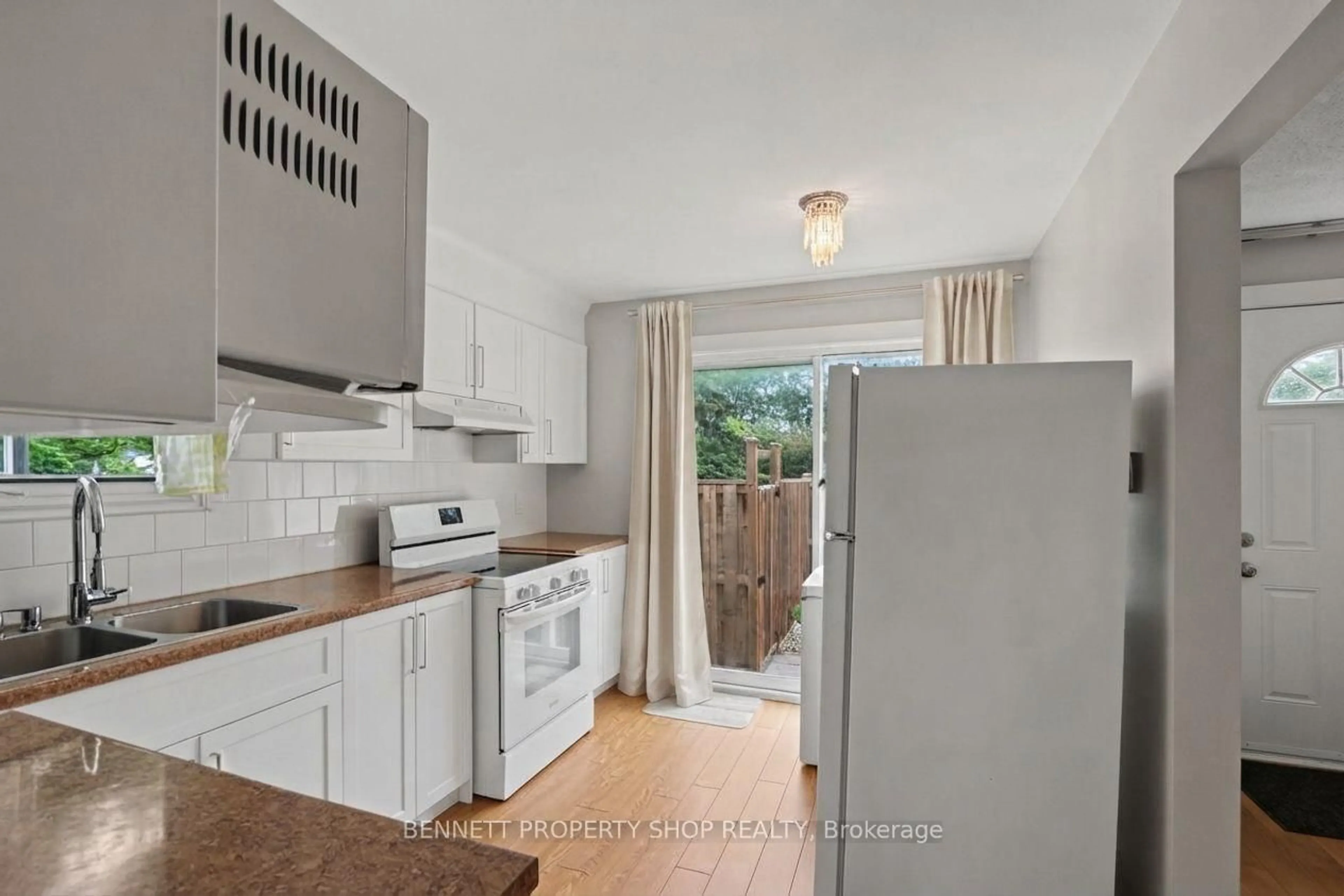 Standard kitchen, unknown for 837 Eastvale Dr #1, Ottawa Ontario K1J 7T5