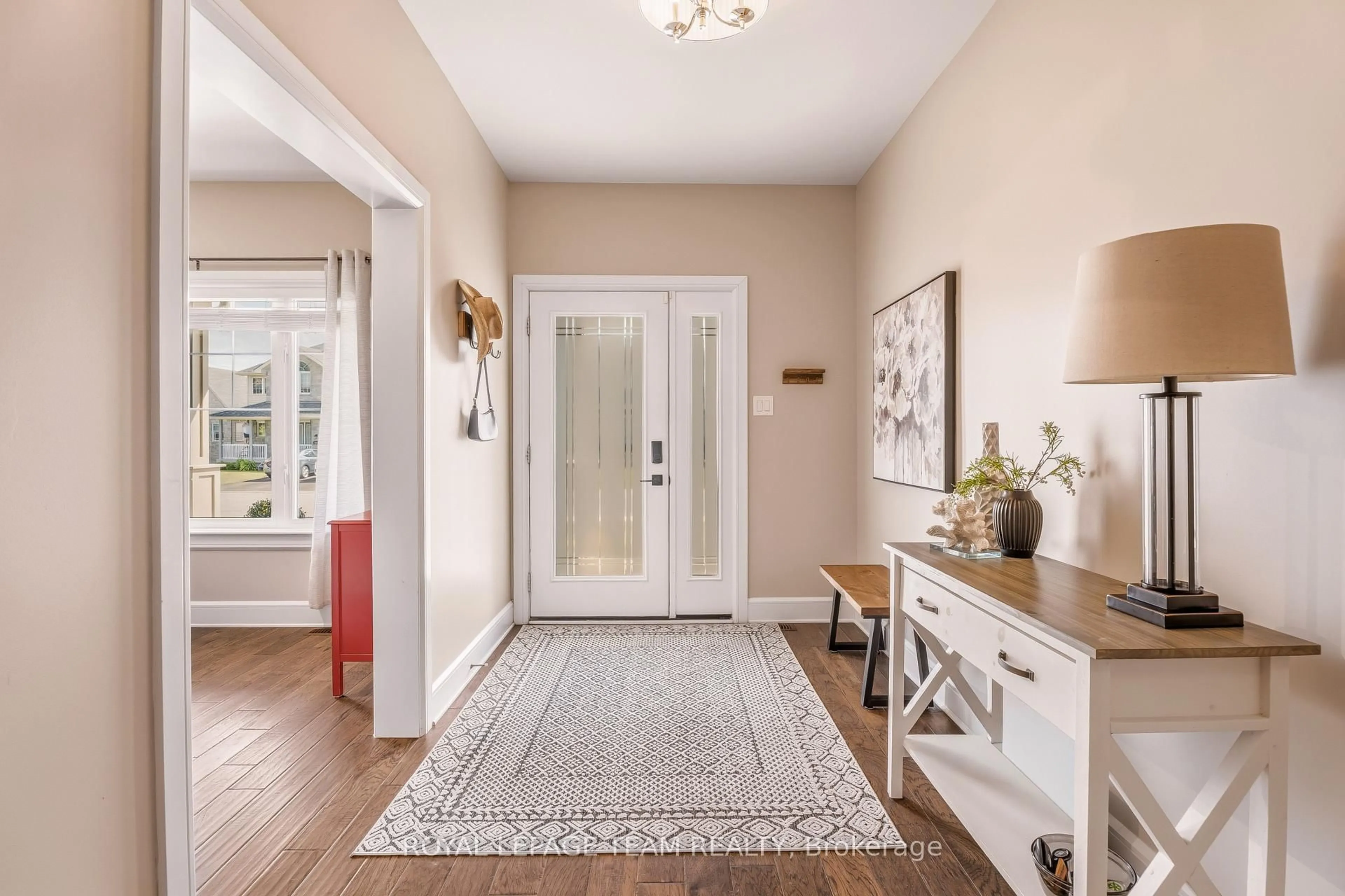 Indoor entryway for 218 Arthur St, Arnprior Ontario K7S 0H6