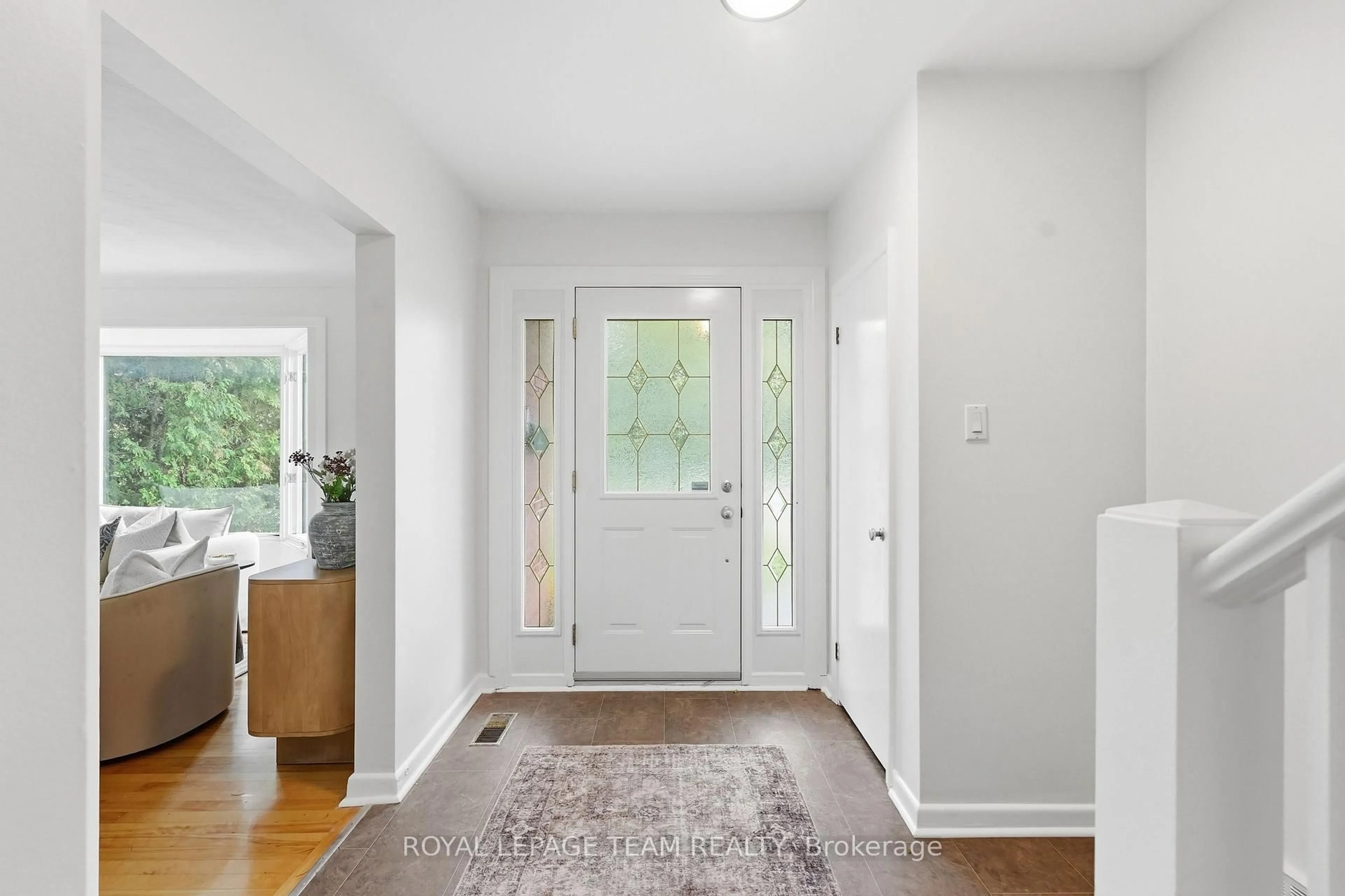Indoor entryway for 1088 Checkers Rd, Ottawa Ontario K2C 2S4