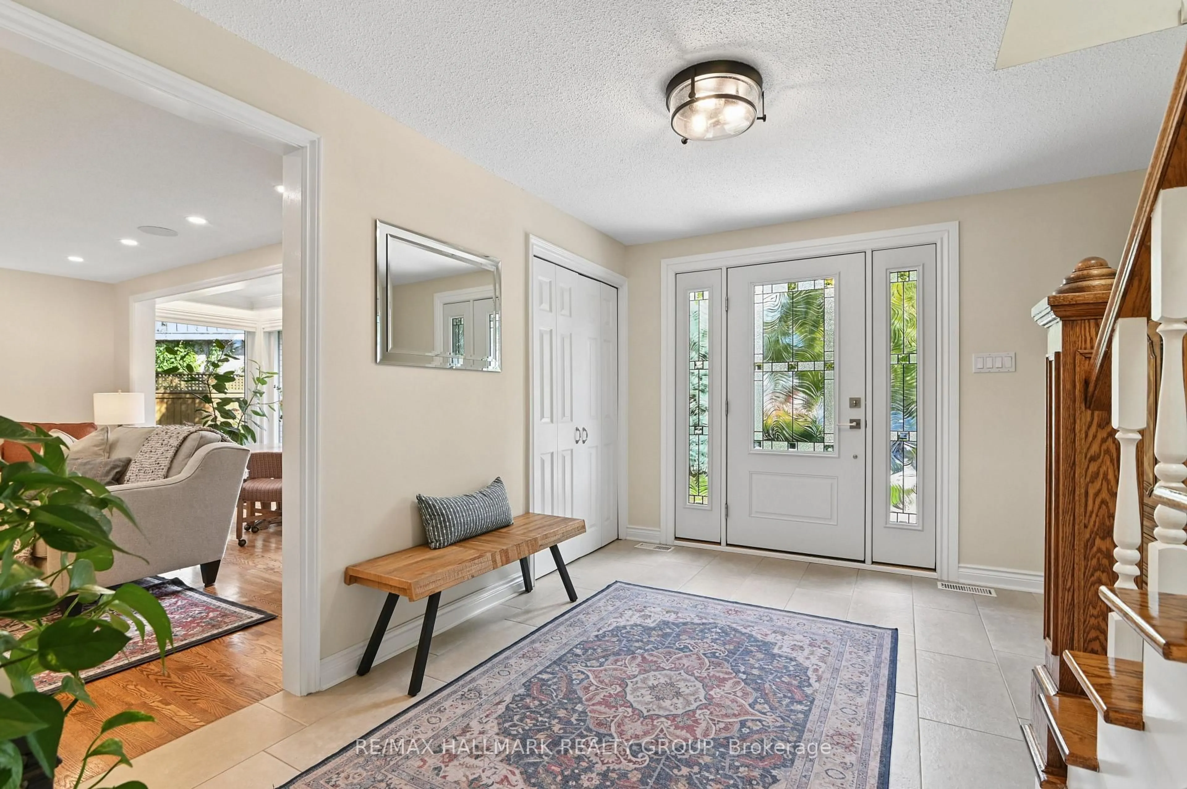 Indoor entryway for 109 Parkglen Crt, Ottawa Ontario K2G 3H2