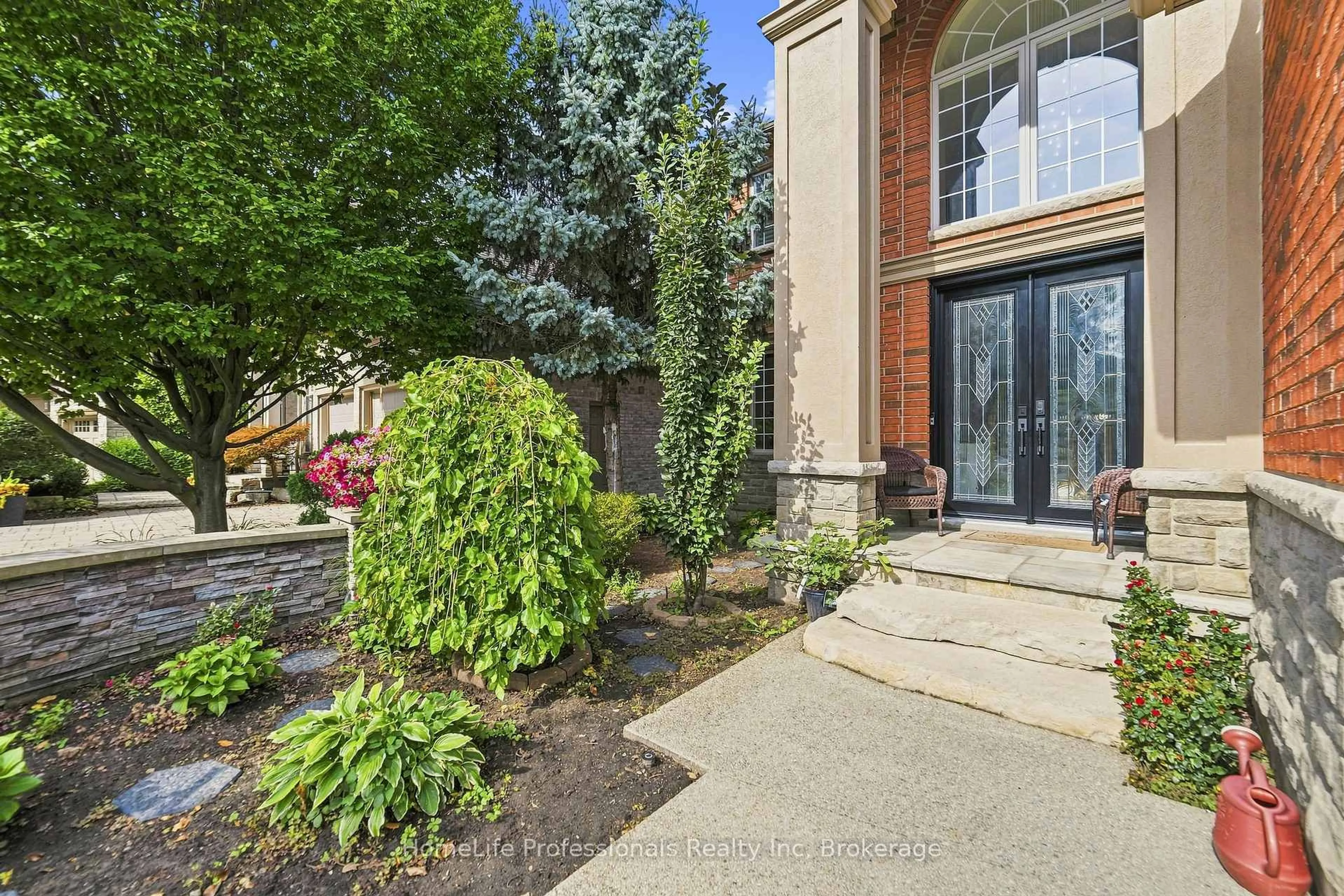 Patio, street for 123 Tollgate Dr, Hamilton Ontario L9G 5C9