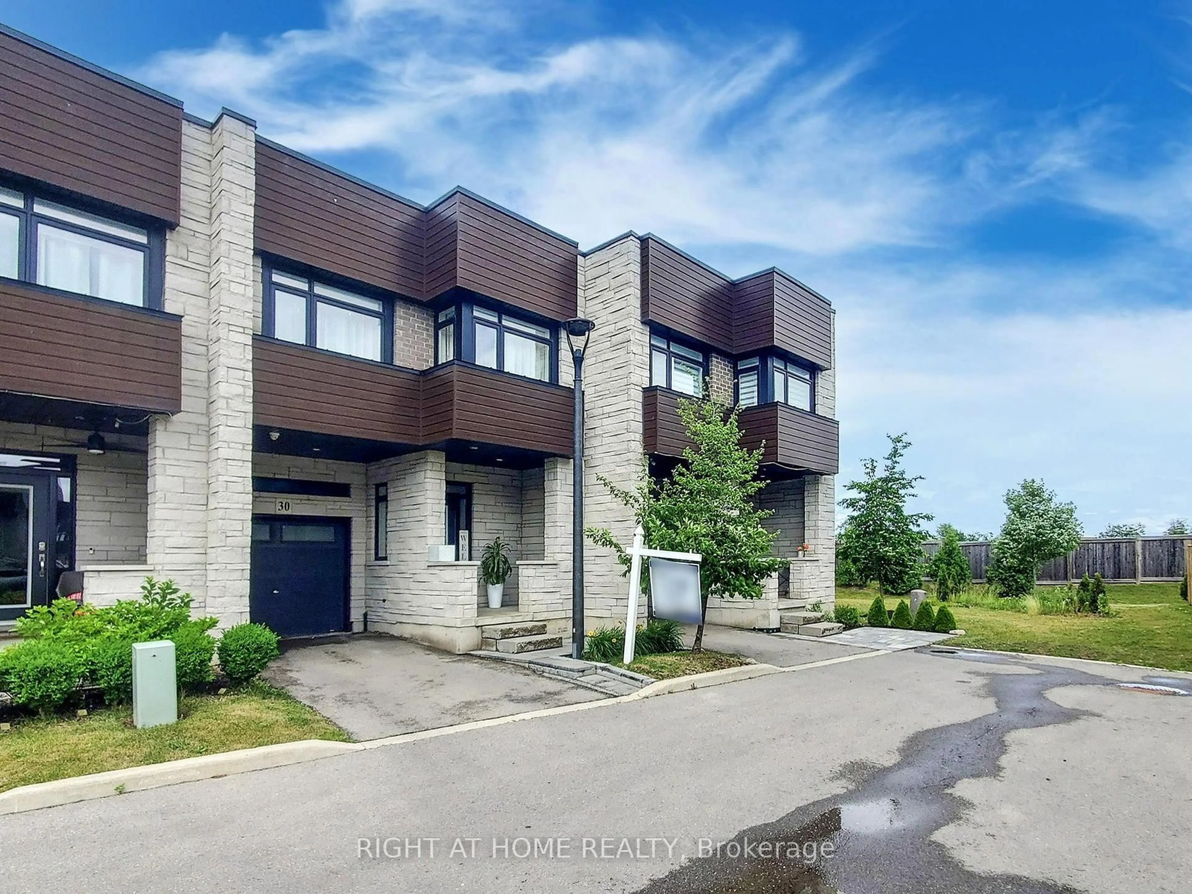 Home with brick exterior material, unknown for 35 Midhurst Hts #30, Hamilton Ontario L8J 0K9