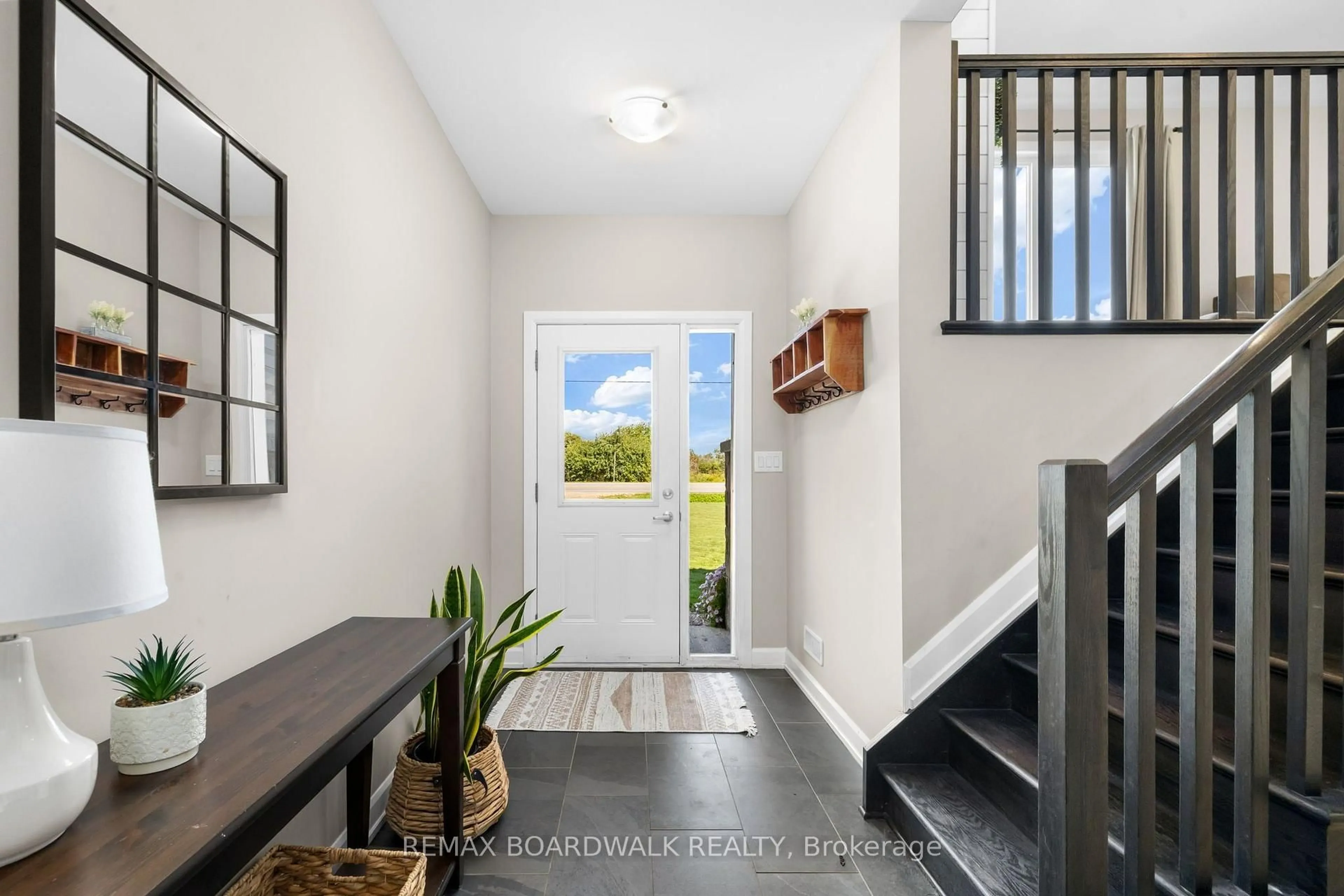 Indoor entryway for 1271 Drummond School Rd, Perth Ontario K7H 0K5