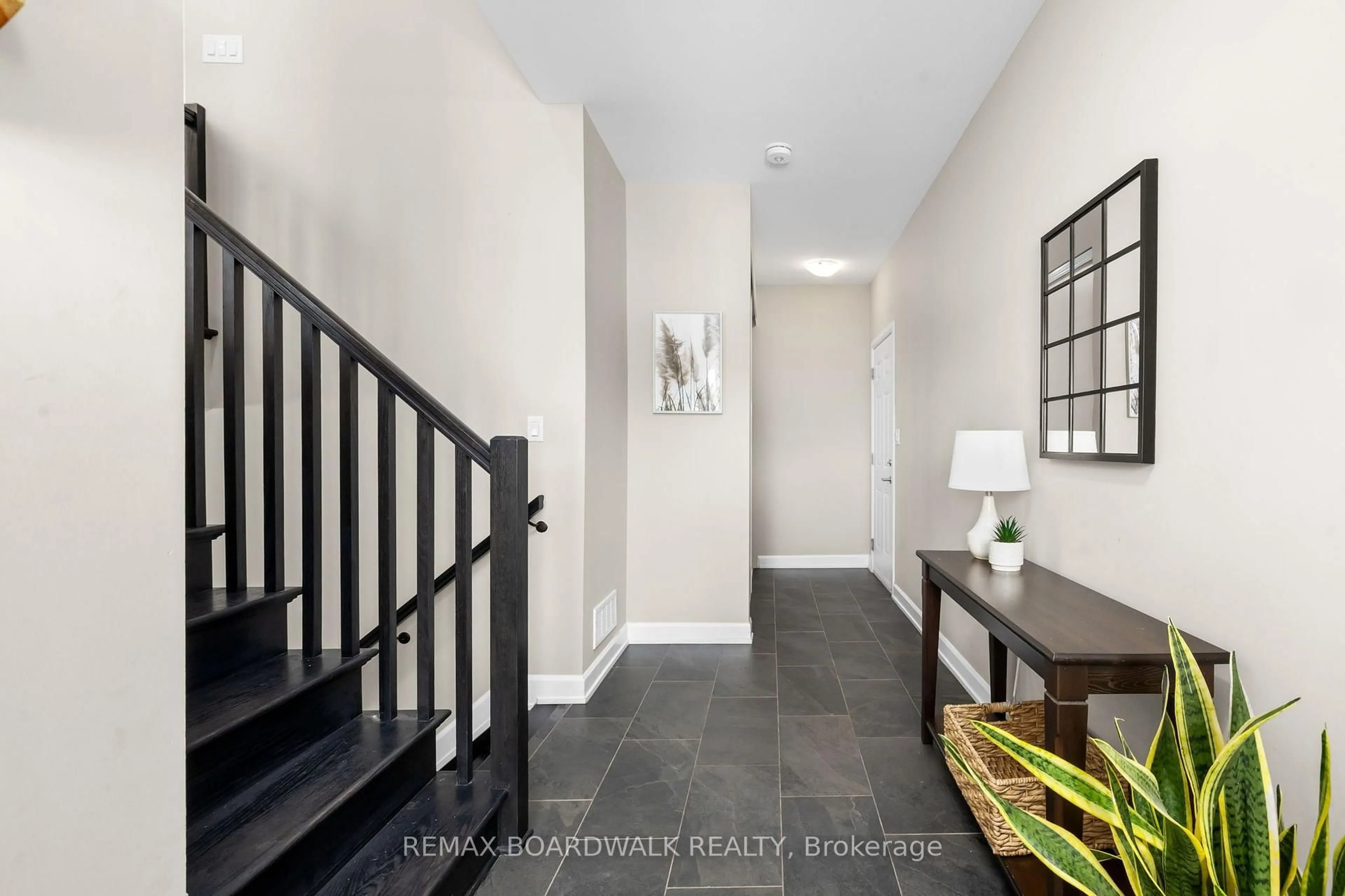 Indoor entryway for 1271 Drummond School Rd, Perth Ontario K7H 0K5