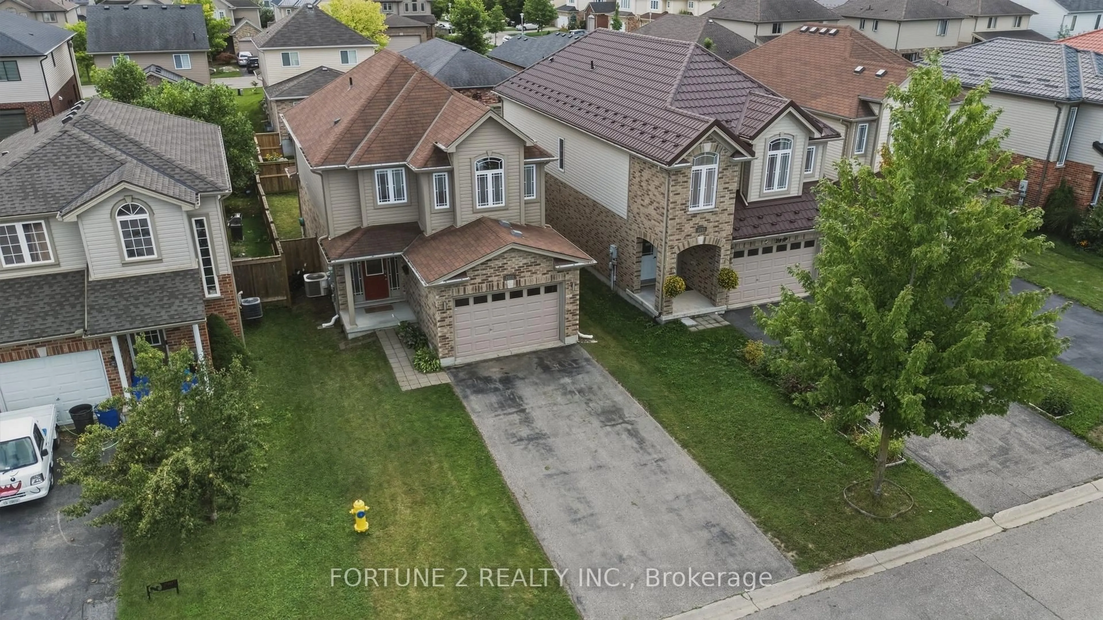 A pic from outside/outdoor area/front of a property/back of a property/a pic from drone, street for 2901 LEMIEUX Walk, London South Ontario N6L 0A9
