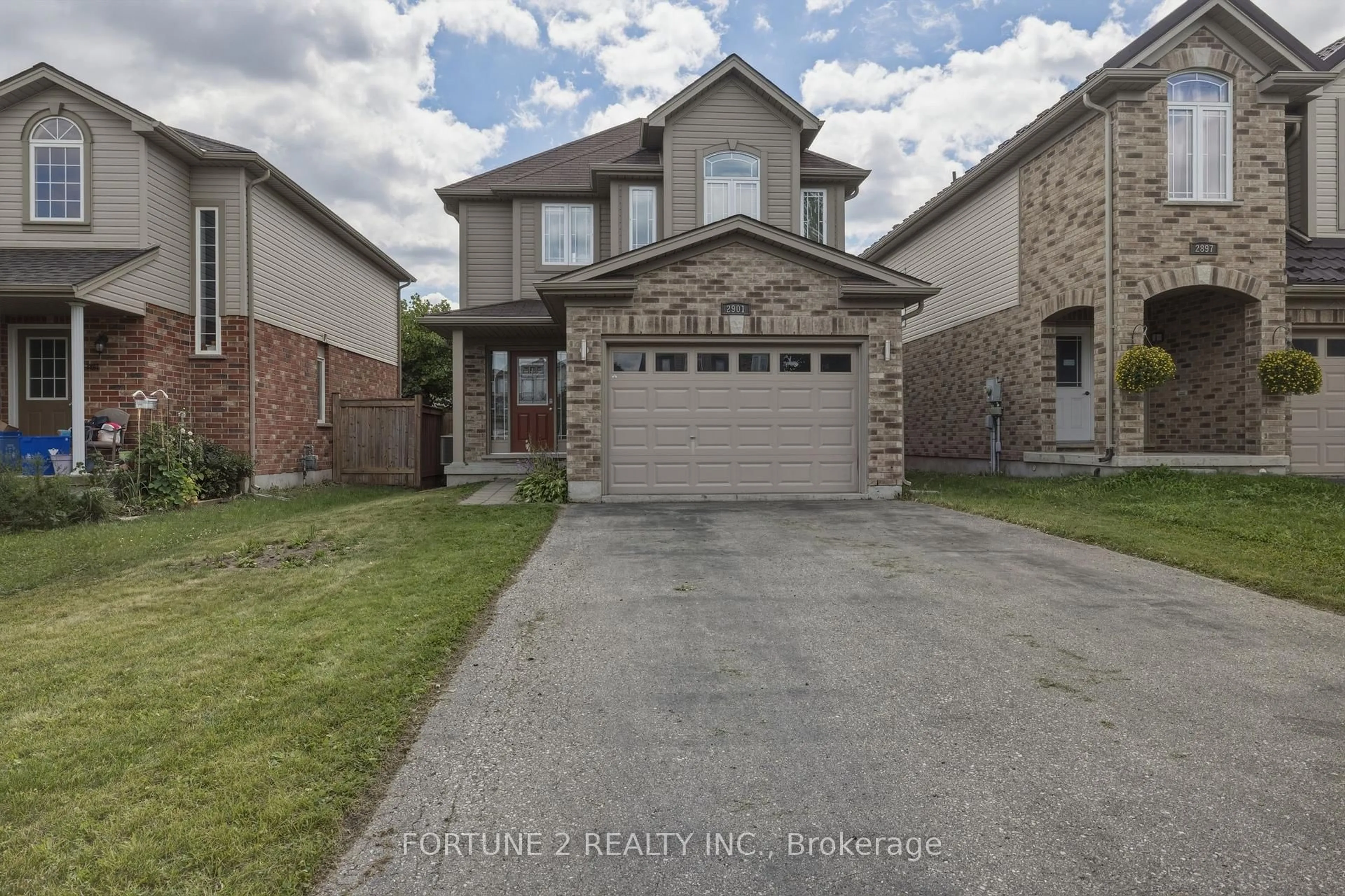 A pic from outside/outdoor area/front of a property/back of a property/a pic from drone, street for 2901 LEMIEUX Walk, London South Ontario N6L 0A9