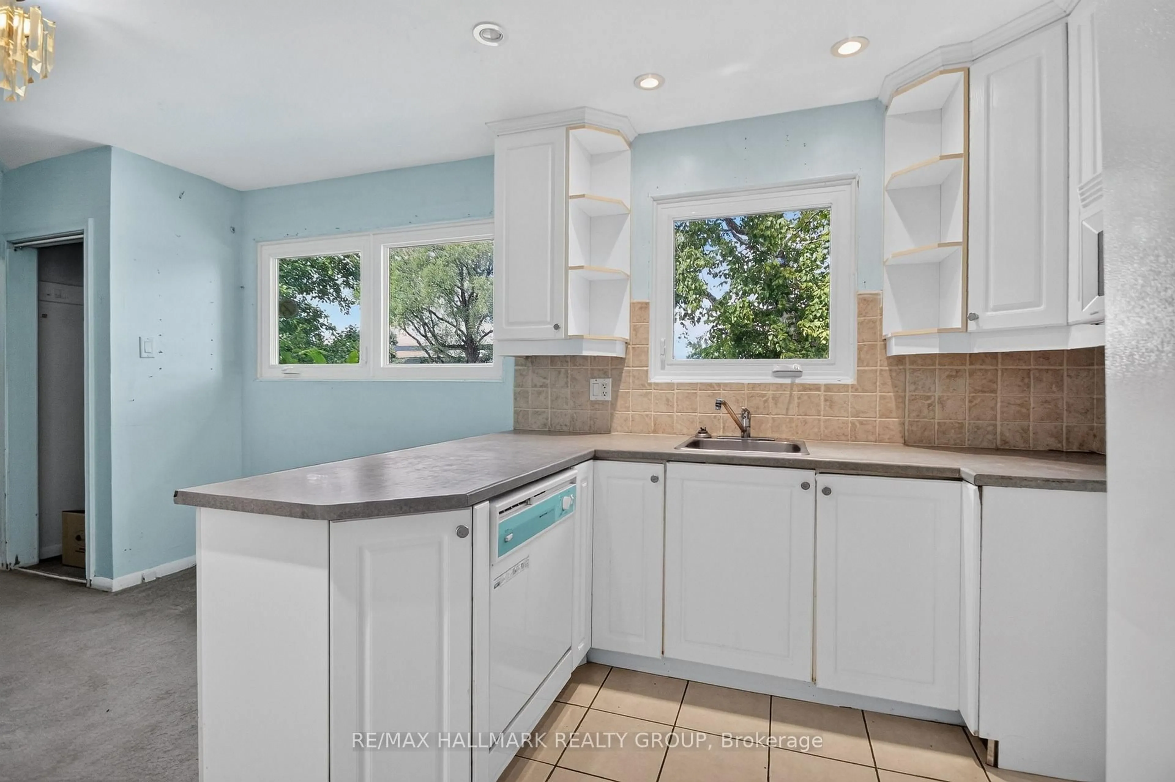 Unknown for 118 Knoxdale Rd, Ottawa Ontario K2G 1A7